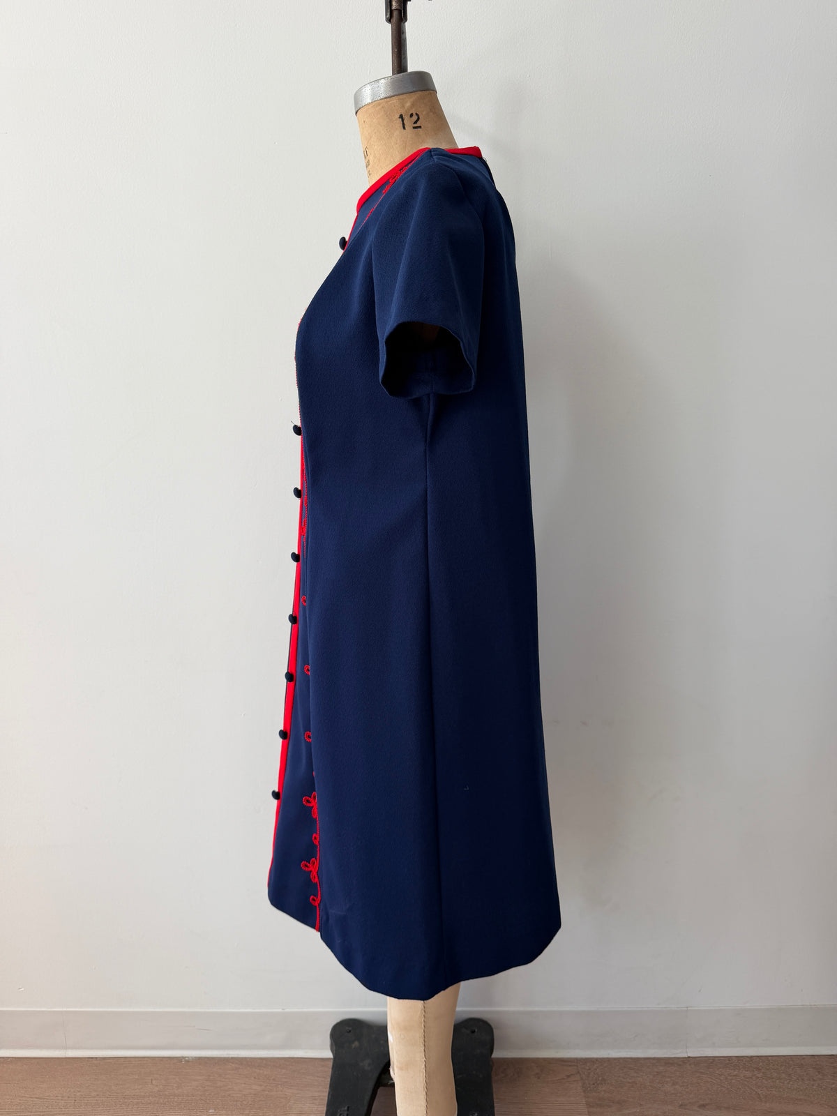 1970s Vintage Mod Navy w/ Red Scalloped Trim A-Line Dress