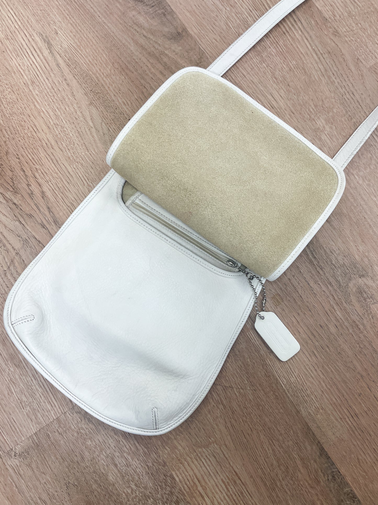 2000s Y2K COACH White Slim Hippie Flap Crossbody Purse 9135