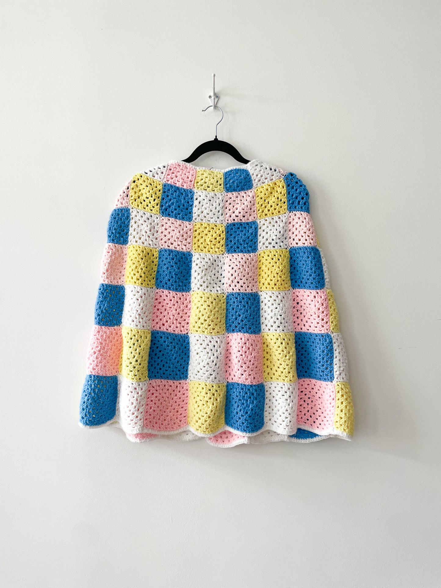 1970s Vintage Adorable Pastel Granny Square Cape