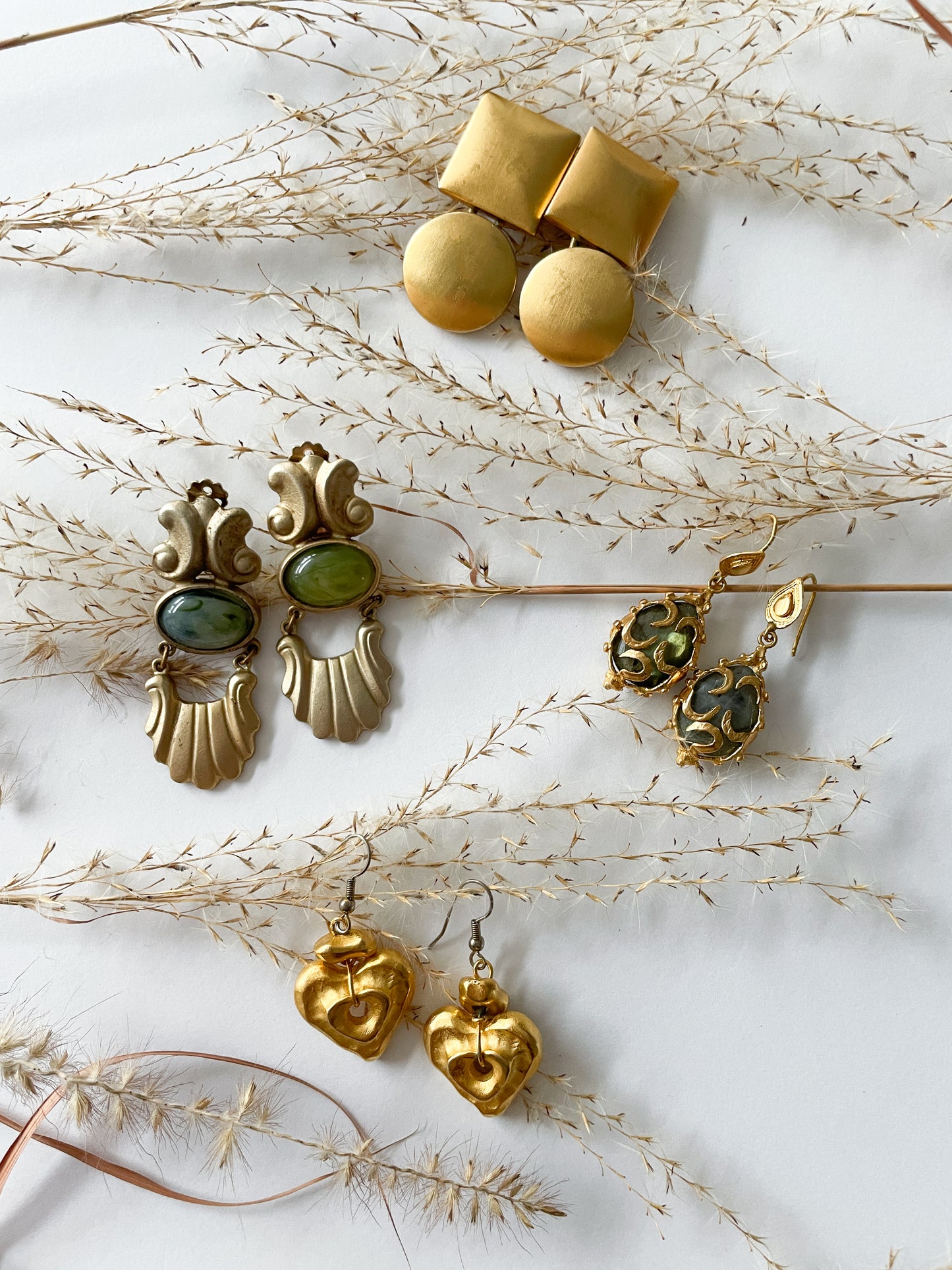 1980s Vintage Scalloped Gold and Green Clip On Earrings