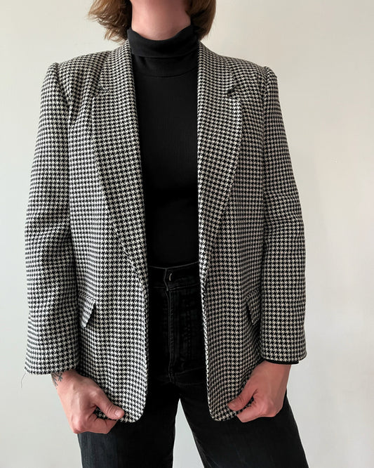 1980s Vintage Black and White Houndstooth Blazer