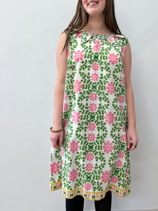 1960s Vintage Floral Kaleidoscope Cotton Petal Collar Mod Shift Dress