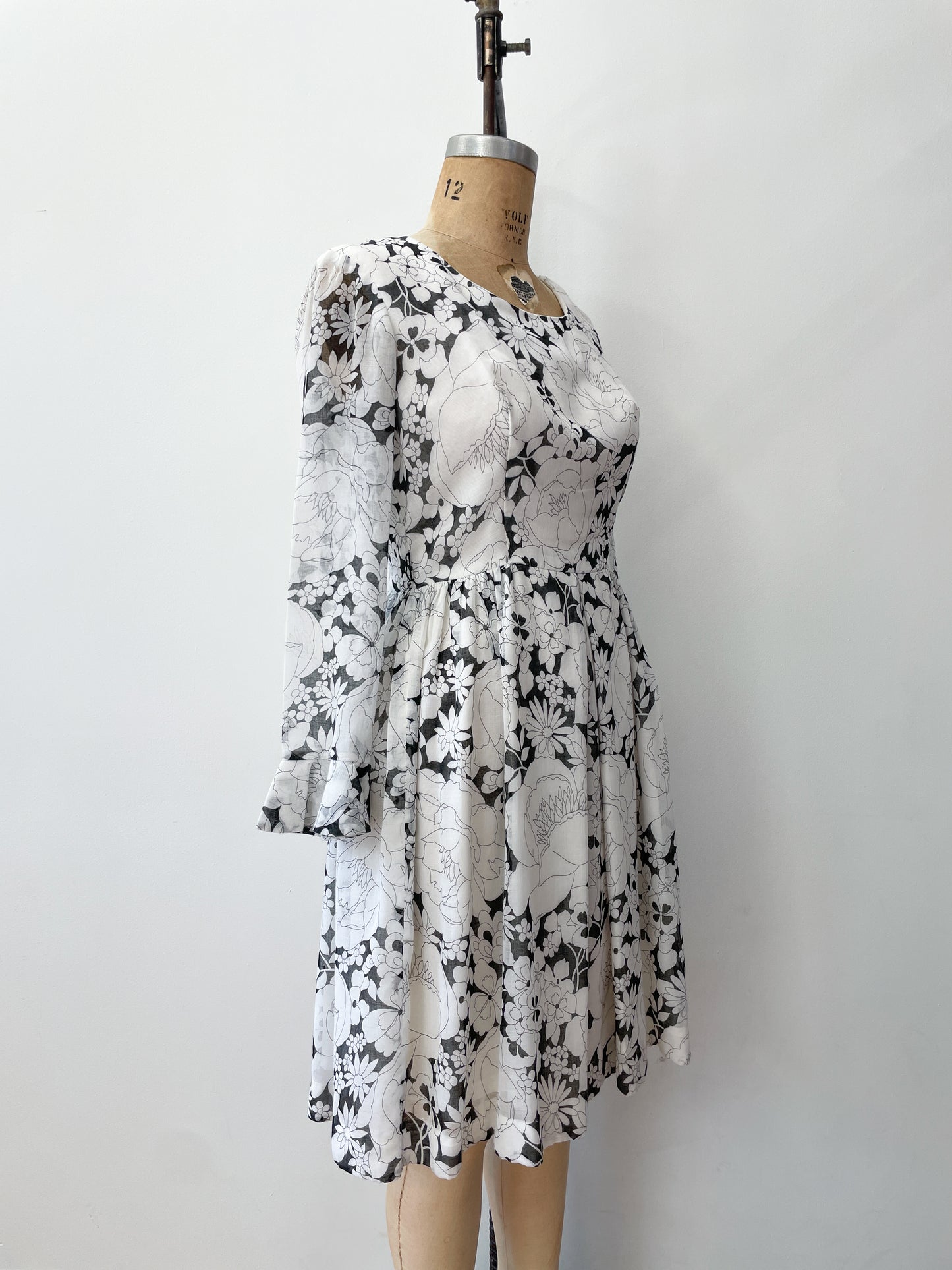 1960s Vintage Tulip Sleeve Mod Floral Dress