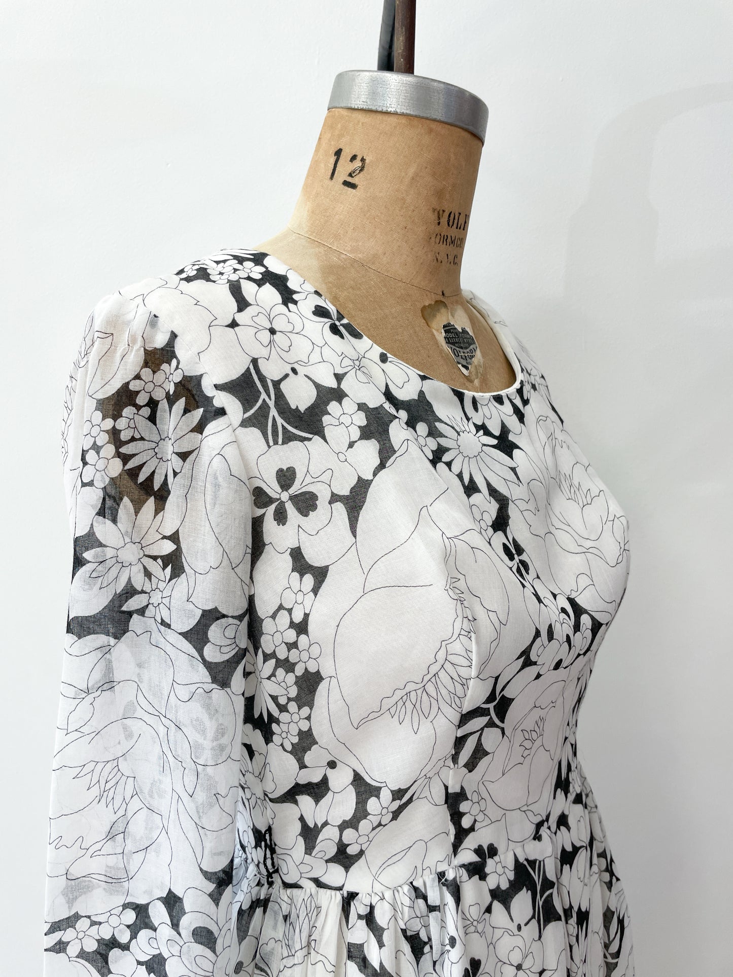 1960s Vintage Tulip Sleeve Mod Floral Dress