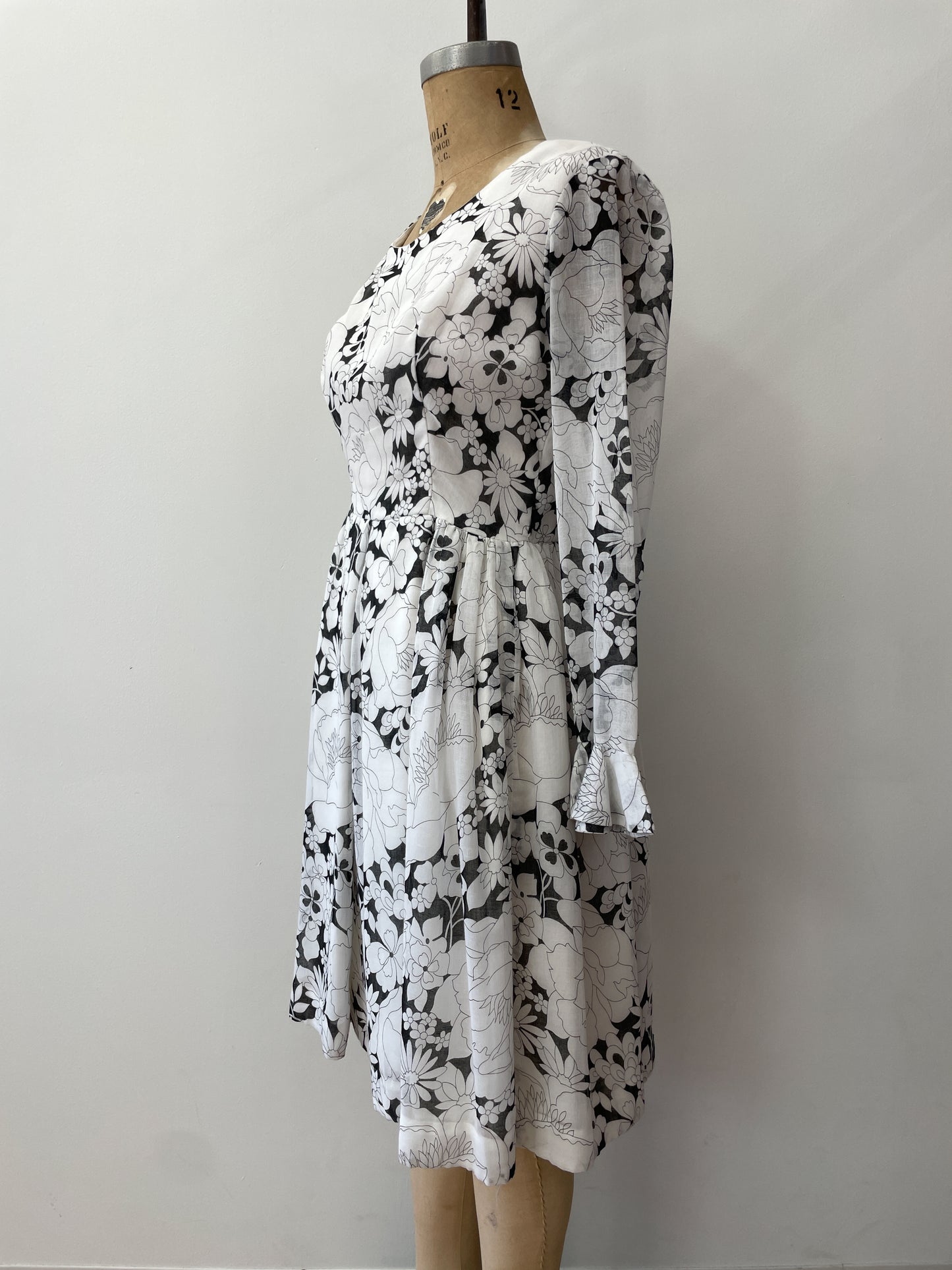 1960s Vintage Tulip Sleeve Mod Floral Dress