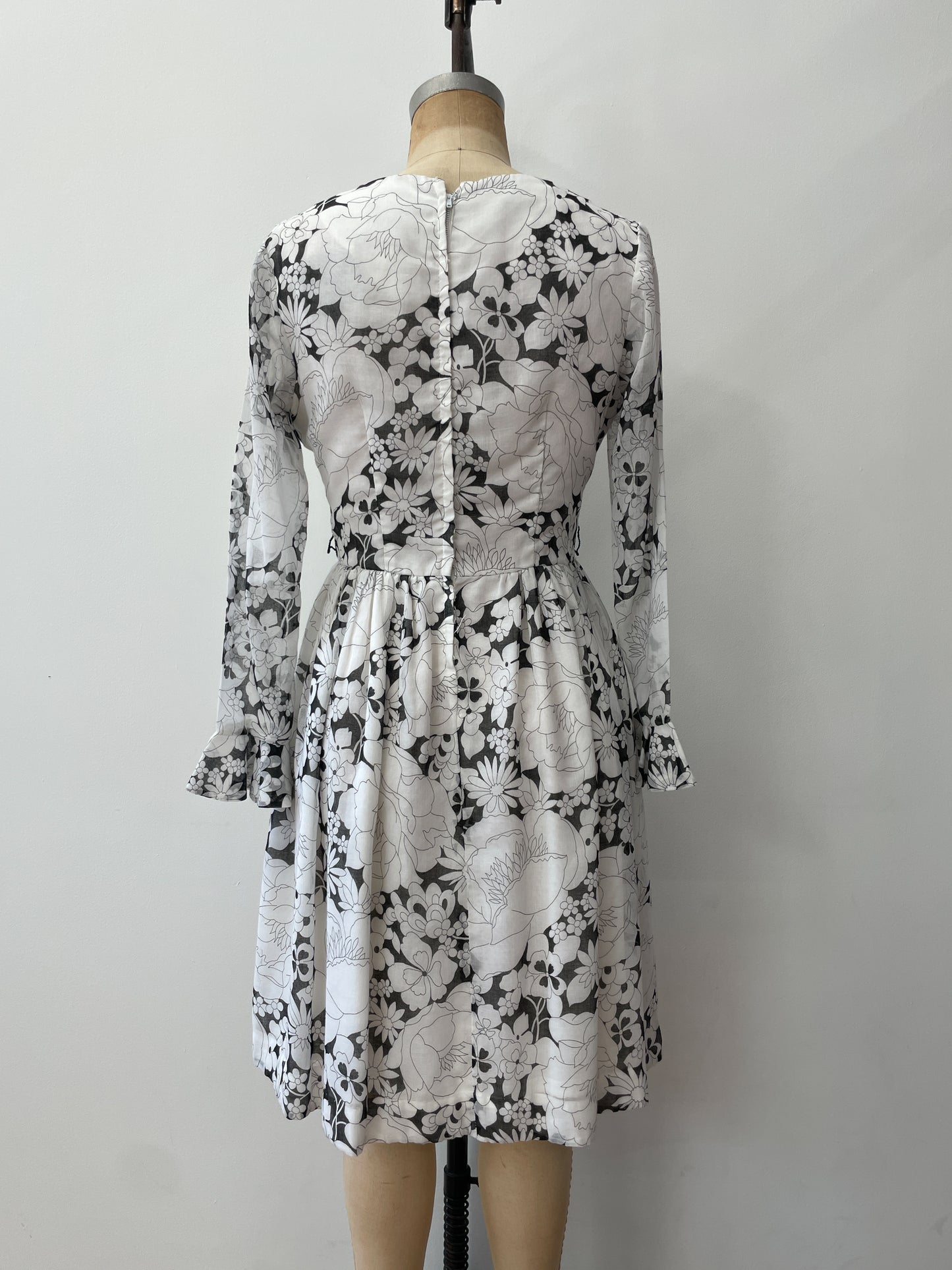 1960s Vintage Tulip Sleeve Mod Floral Dress