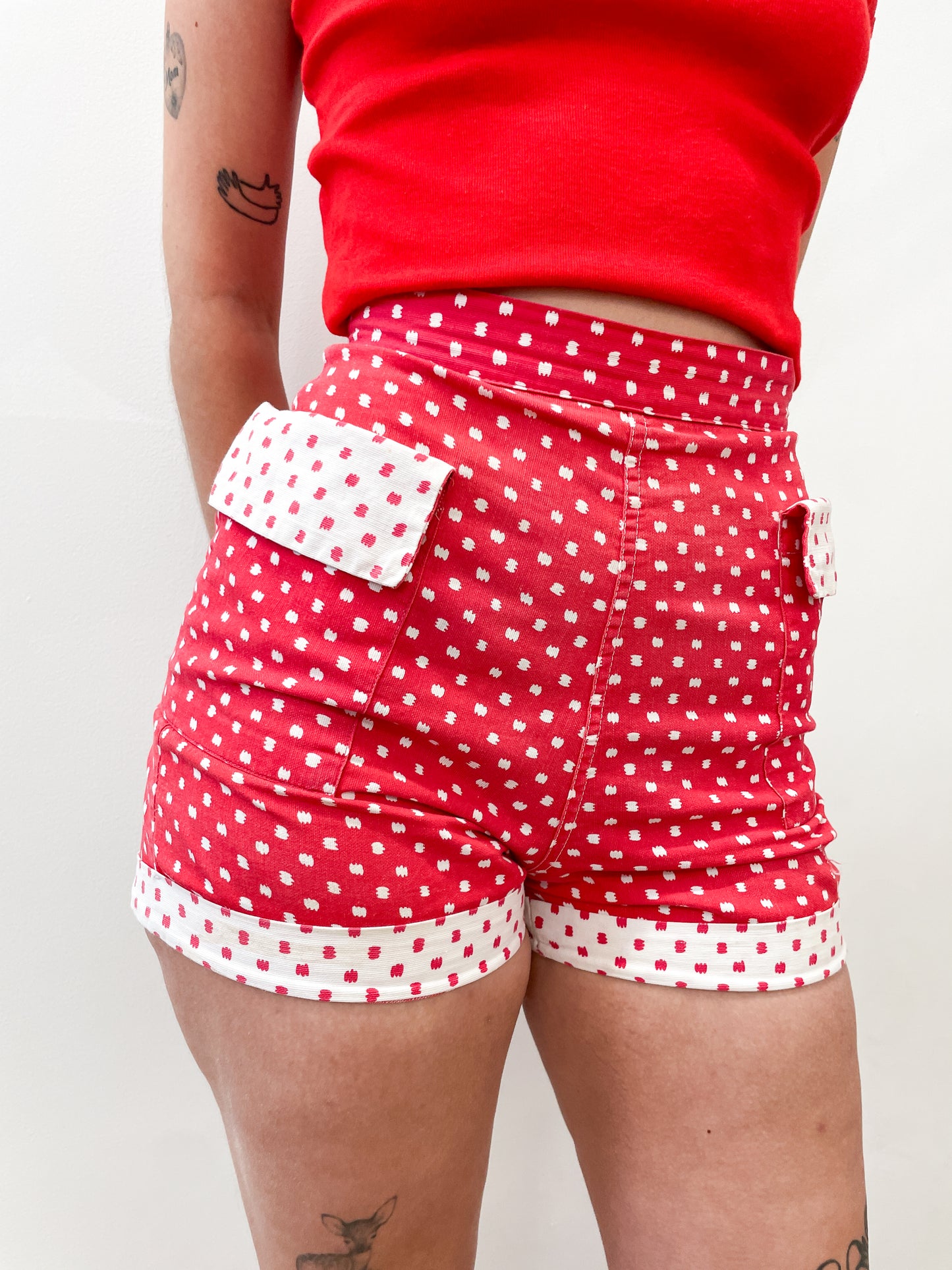 1950s Vintage High Waist Red and White Patterned Pinup Shorts