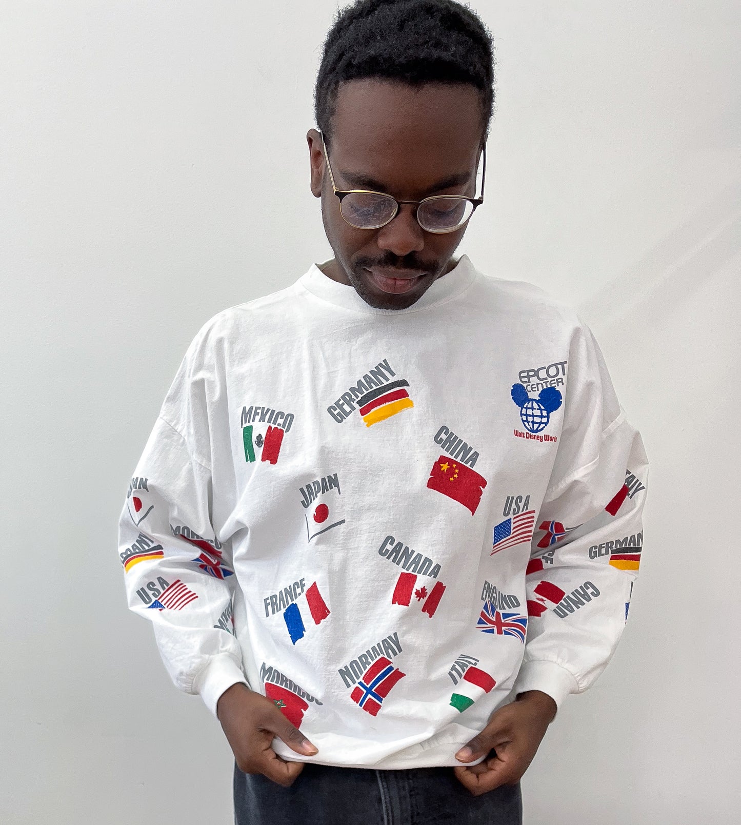 1980s Vintage Disney World Countries Flags Epcot Crewneck Sweatshirt