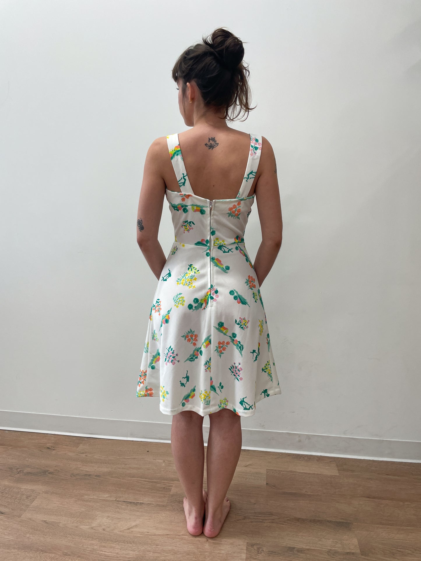 1970's Vintage Frolicking In The Garden Keyhole Dress