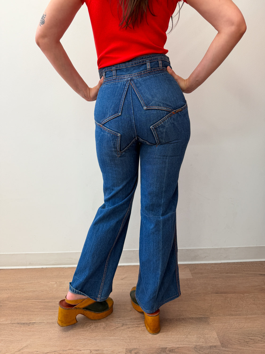 1970s Vintage Nest-Ce Pas? Star Butt Rear Iconic Denim Bellbottom Jeans