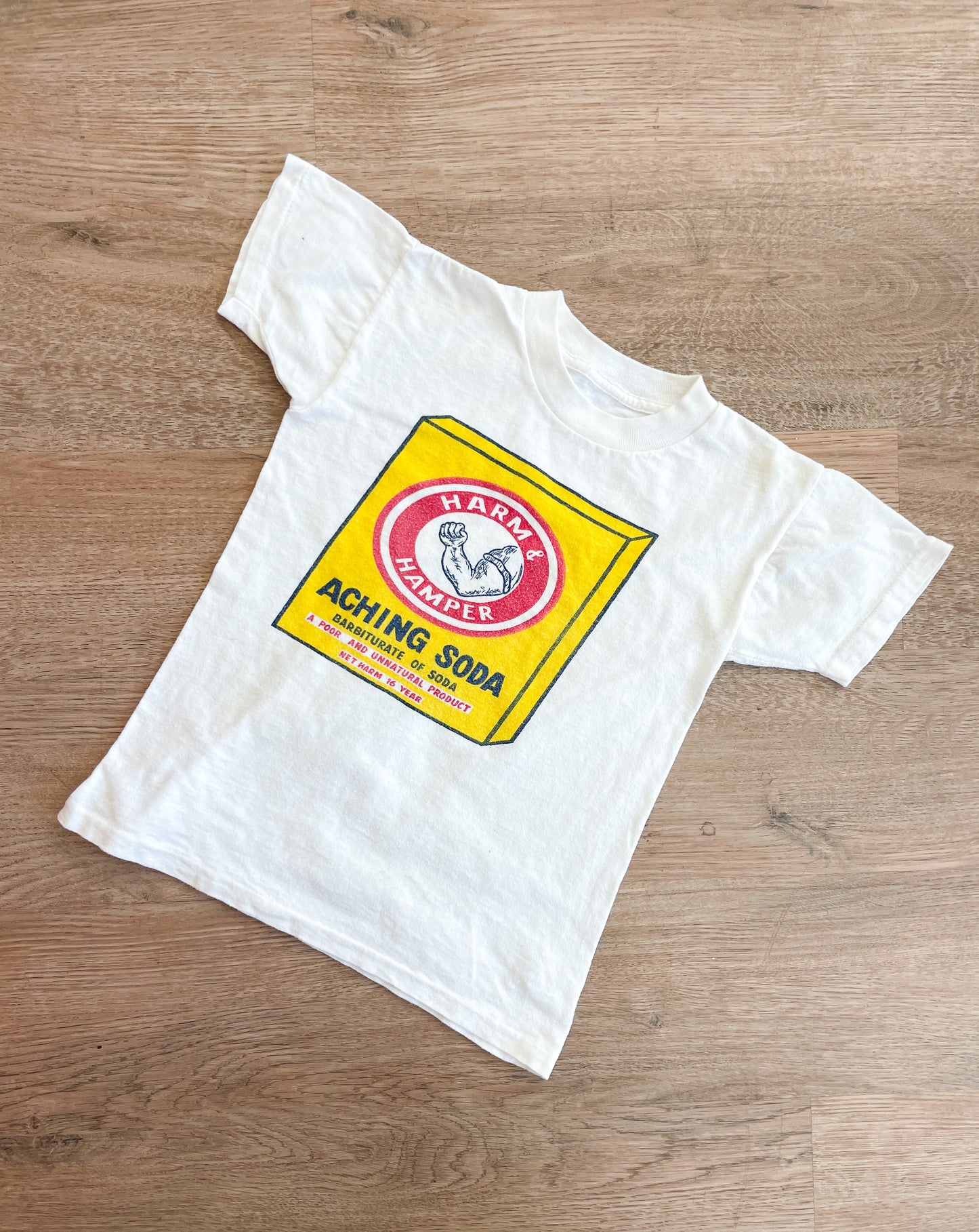 1970s Vintage Harm & Hamper Baking Soda Joke Novelty Funny Kids Tee Shirt