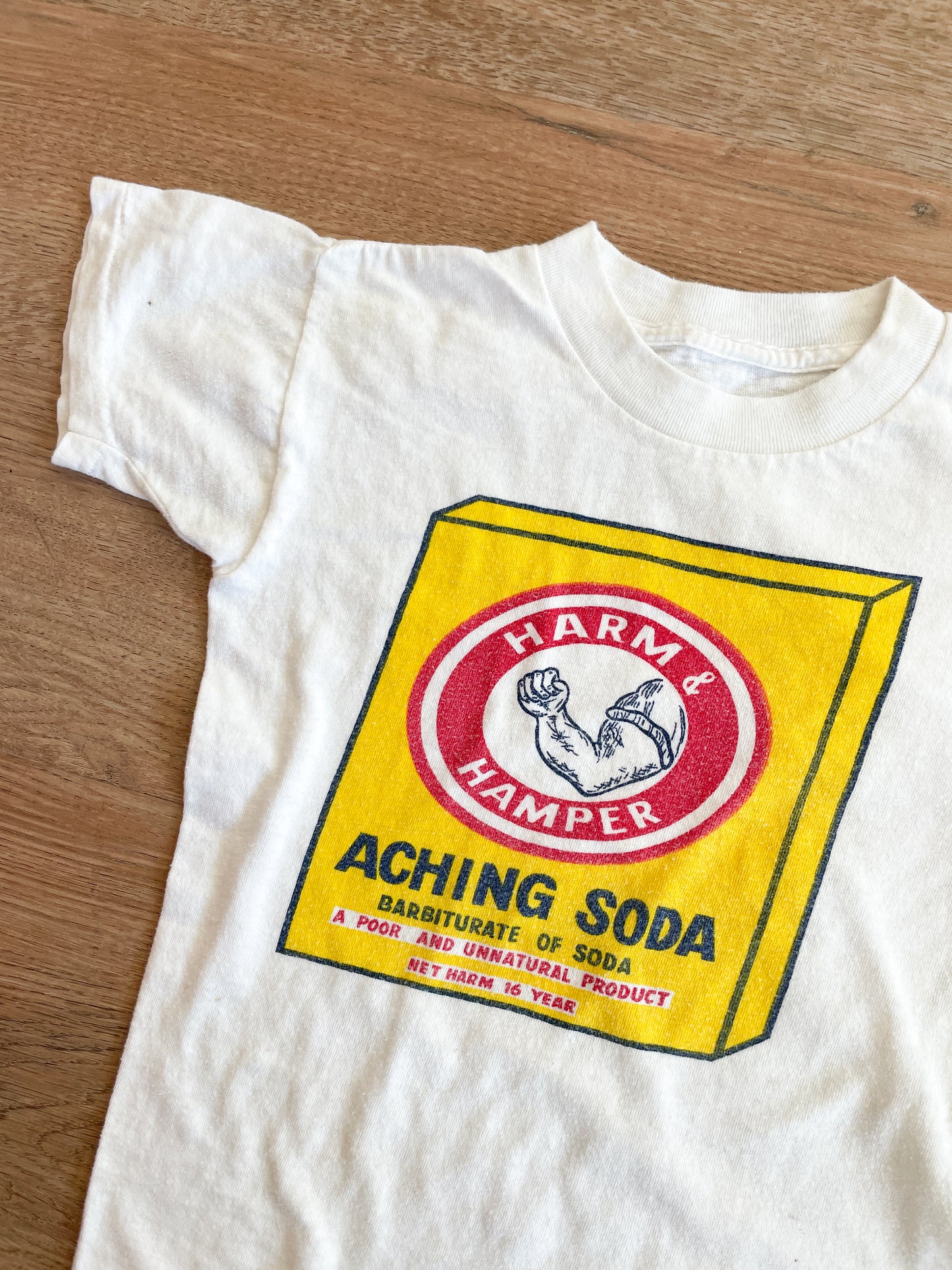 1970s Vintage Harm & Hamper Baking Soda Joke Novelty Funny Kids Tee Shirt