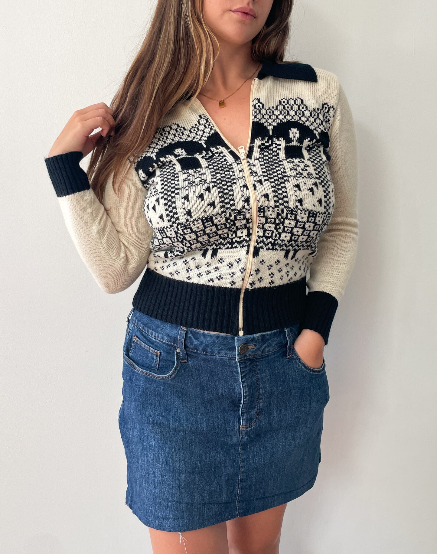 1970s Vintage Black and Cream Novelty Ladies Knit Zip Up Sweater