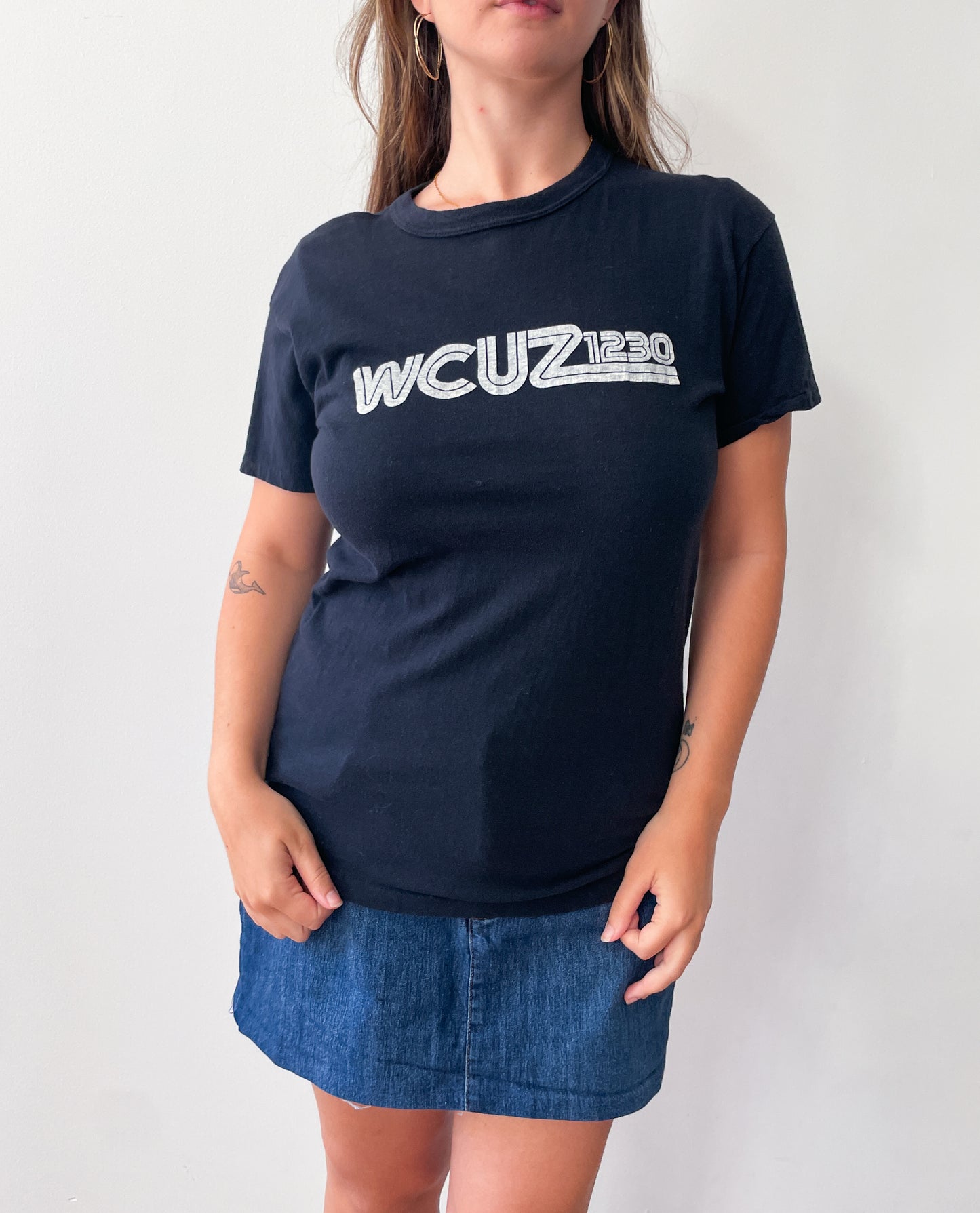 1970s - 1980s WCUZ Radio Grand Rapids 1230 Sunrise Coffee Promotional Tee Shirt