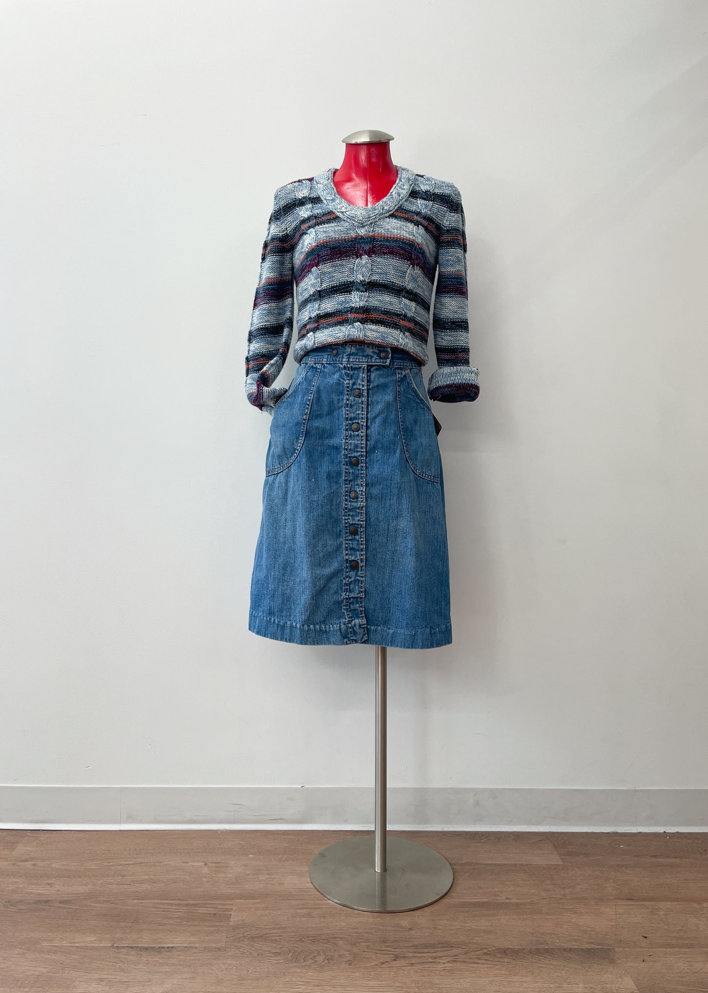 1970s Vintage Snap Front Elastic Waist Jean Skirt