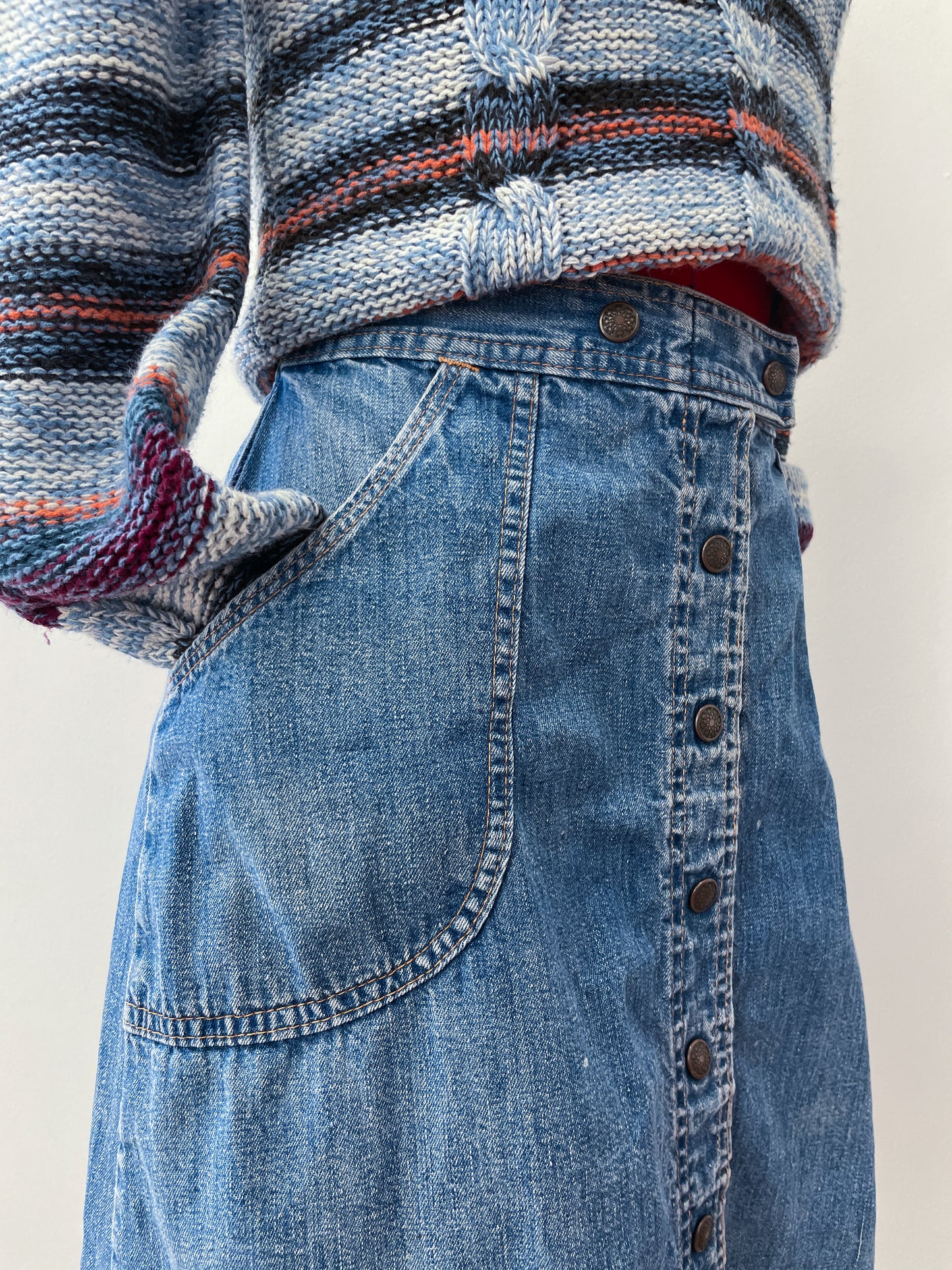 1970s Vintage Snap Front Elastic Waist Jean Skirt