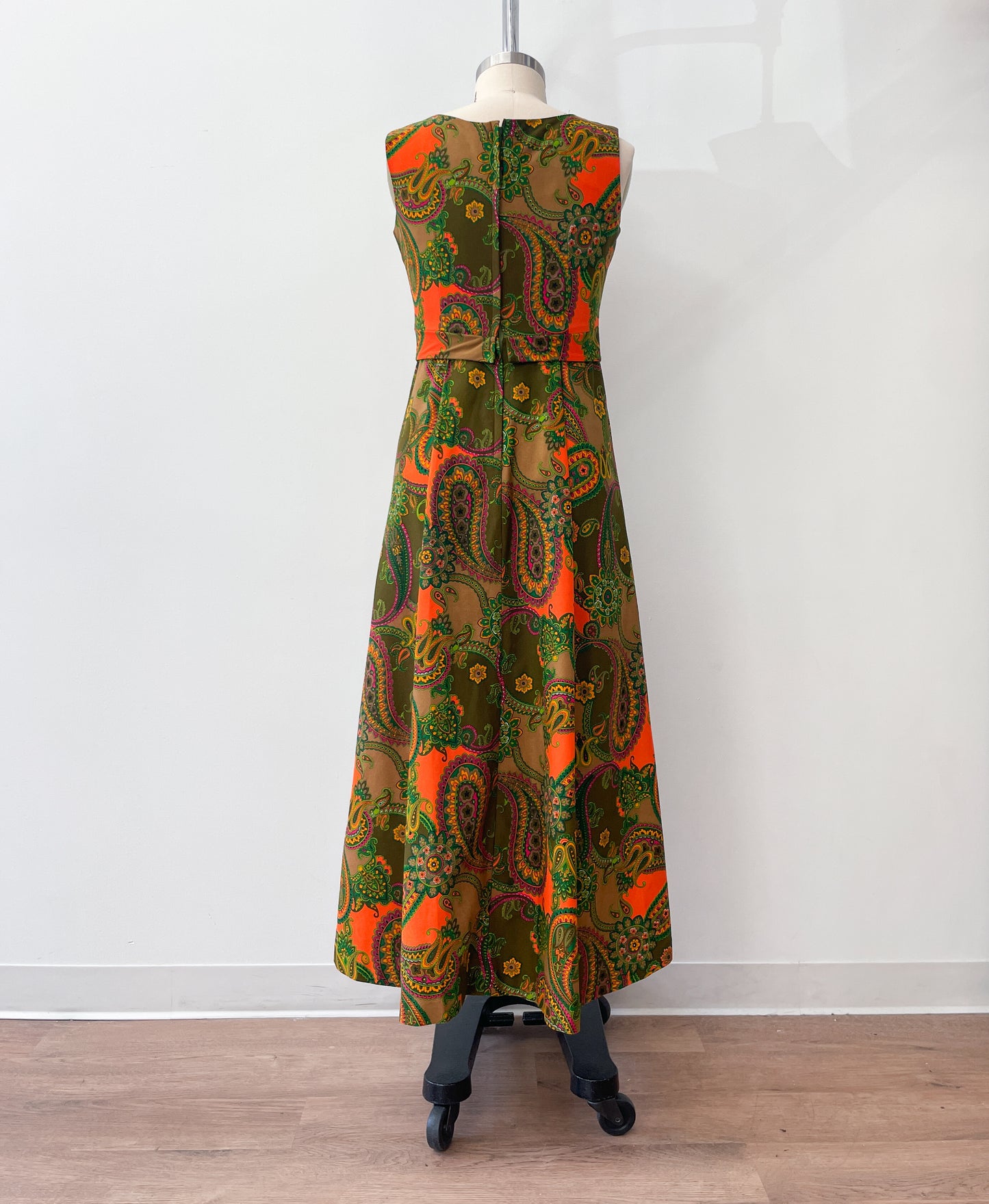 1970s Vintage Hawaiian Paisley Maxi Dress by Hawaii Nei Honolulu