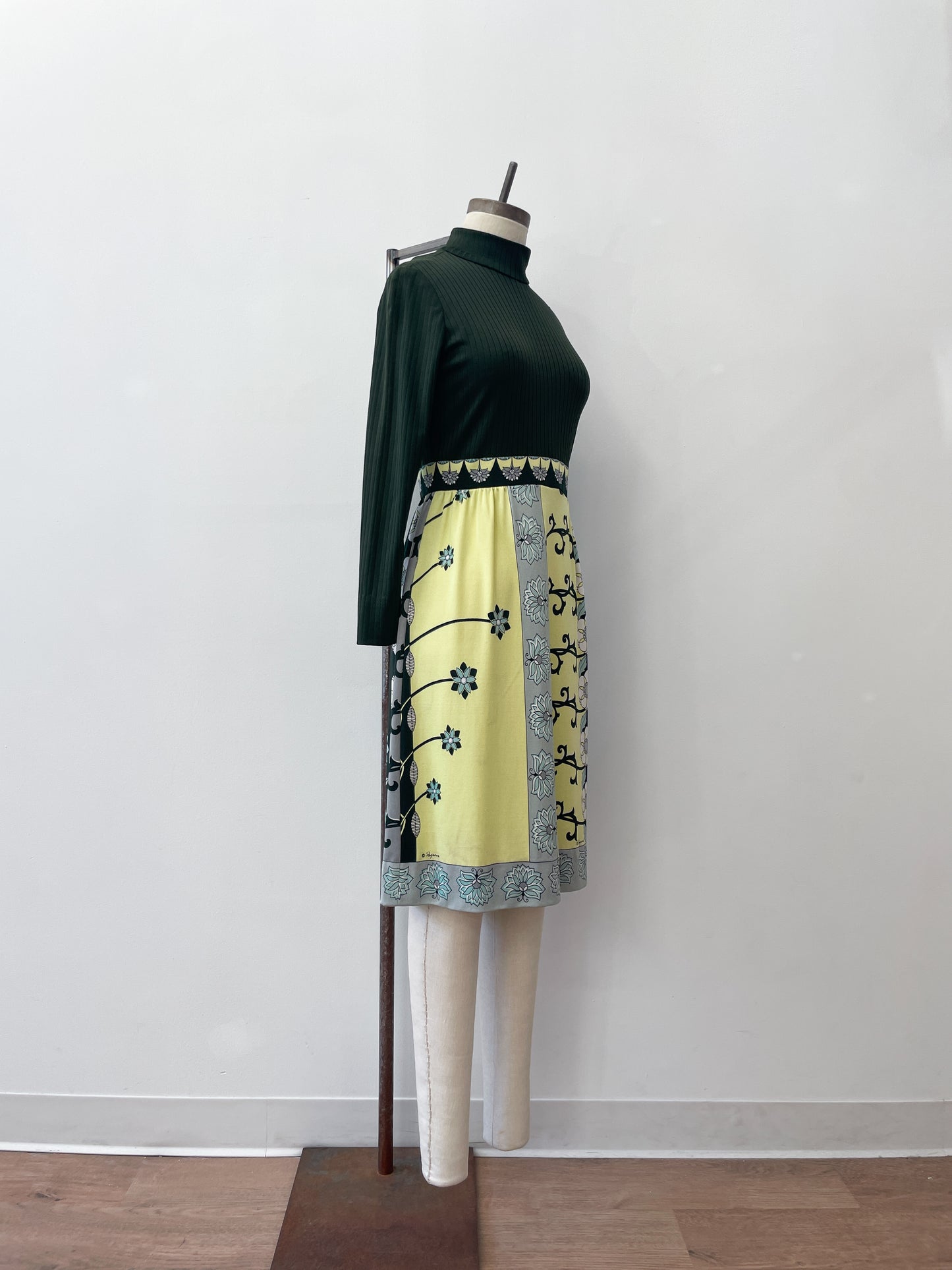 1970s Paganne by Gene Berk Designer Op Art Mod Italian Jersey Knit Dress