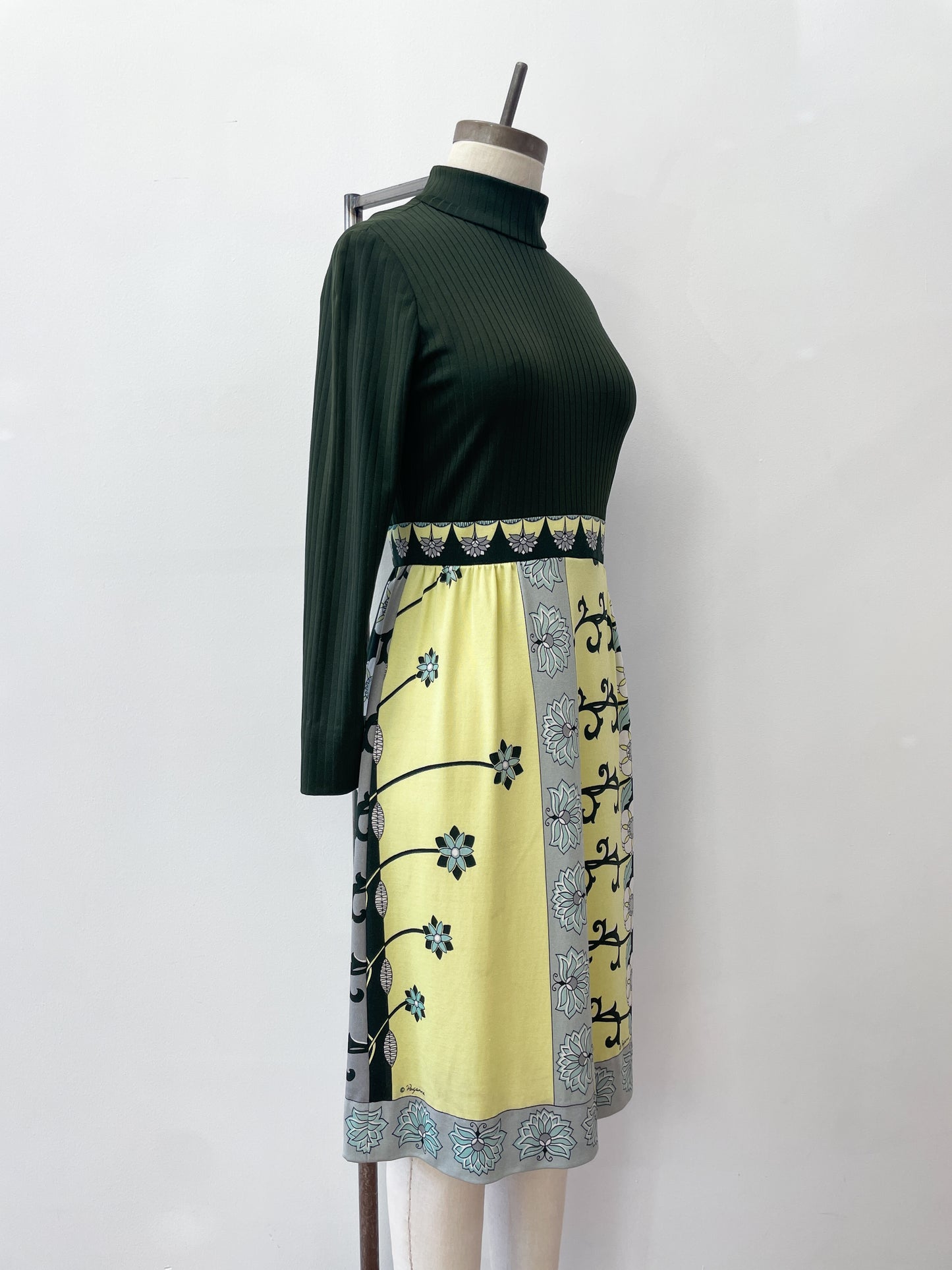 1970s Paganne by Gene Berk Designer Op Art Mod Italian Jersey Knit Dress