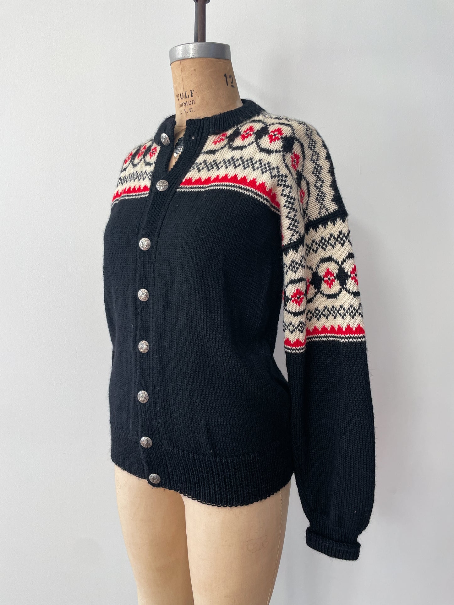 1950s Vintage Black Cream Red 100% Wool Fair Isle Norwegian Knit Cardigan Sweater