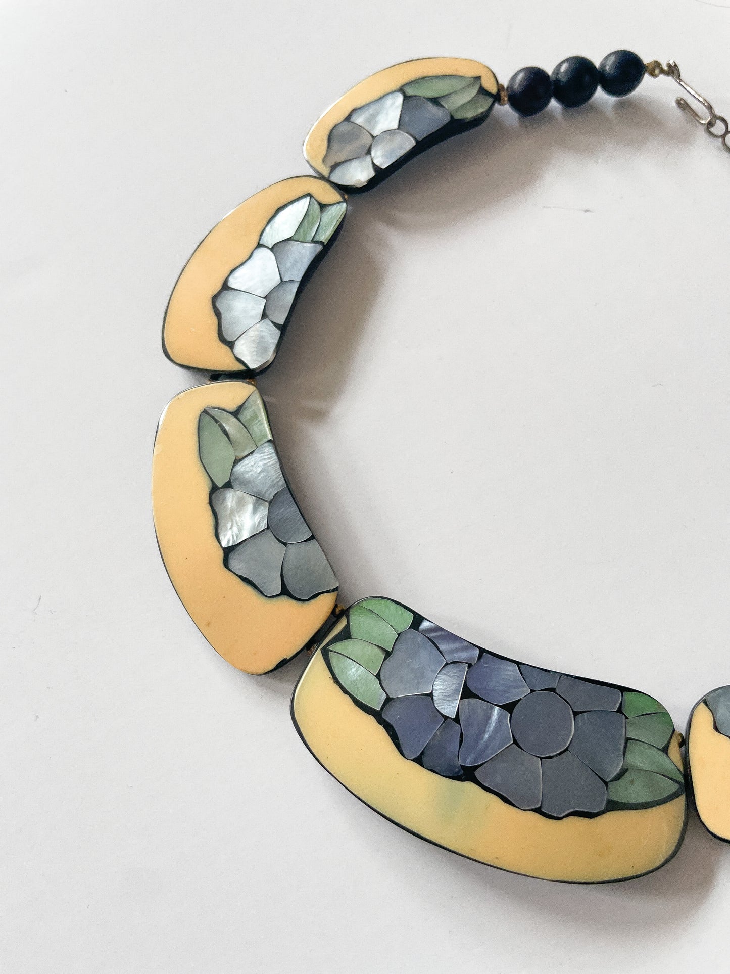 1980s Vintage Floral Inlay Shell & Enamel Collar