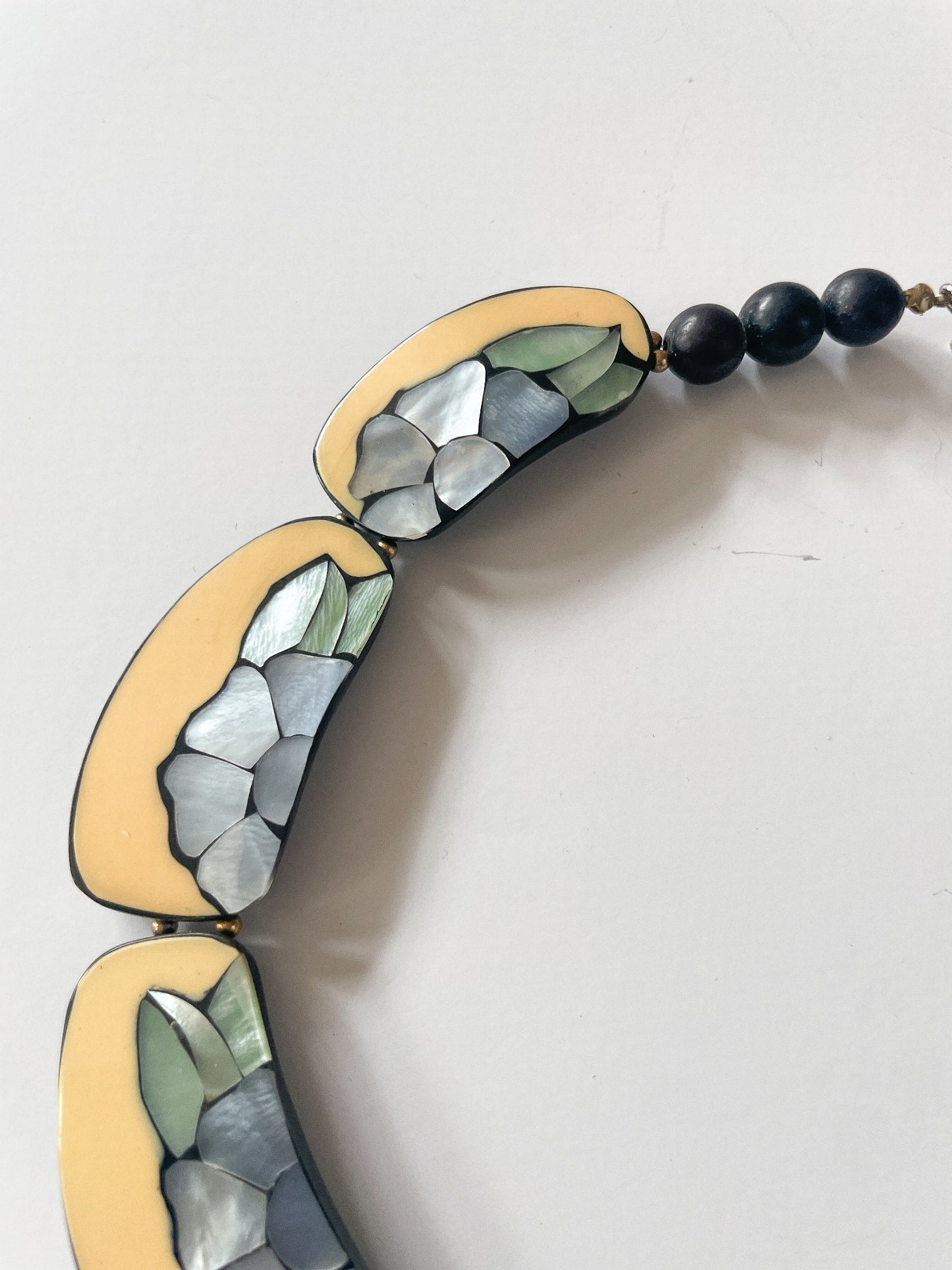 1980s Vintage Floral Inlay Shell & Enamel Collar