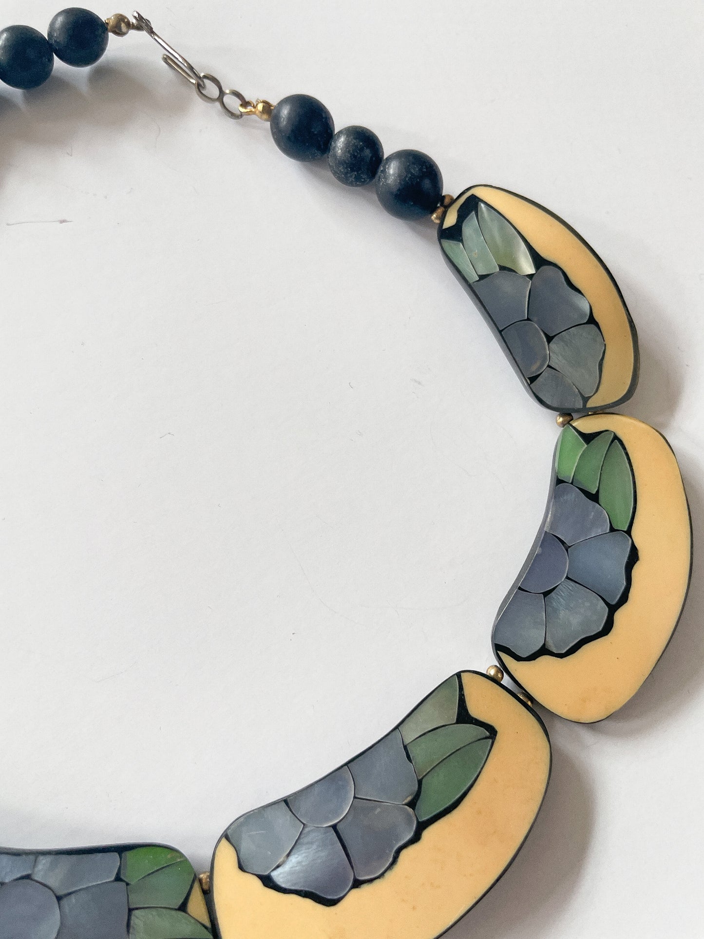 1980s Vintage Floral Inlay Shell & Enamel Collar