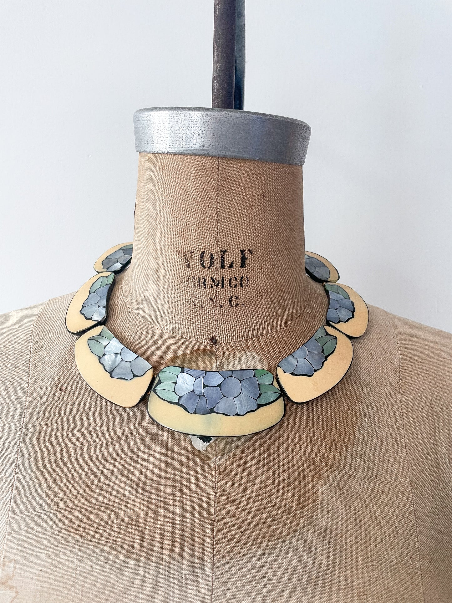 1980s Vintage Floral Inlay Shell & Enamel Collar