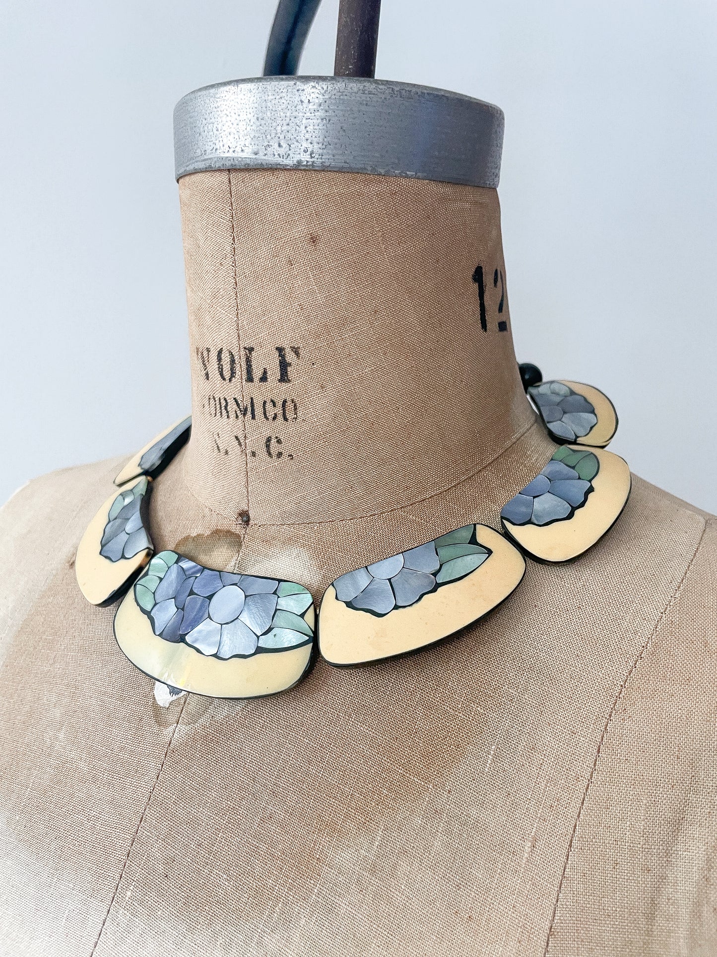 1980s Vintage Floral Inlay Shell & Enamel Collar