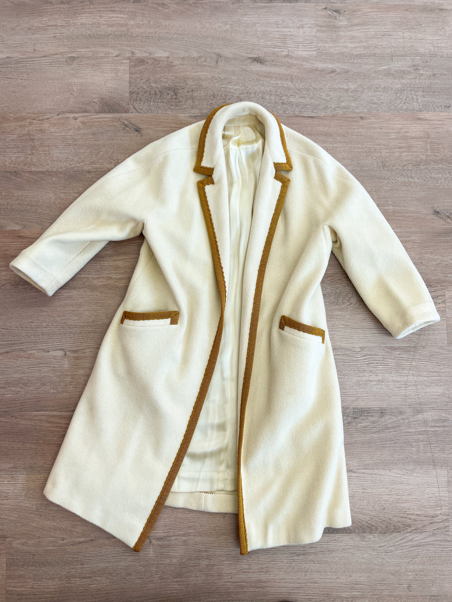 1960s Vintage Cream Wool Open Coat with Golden Trim