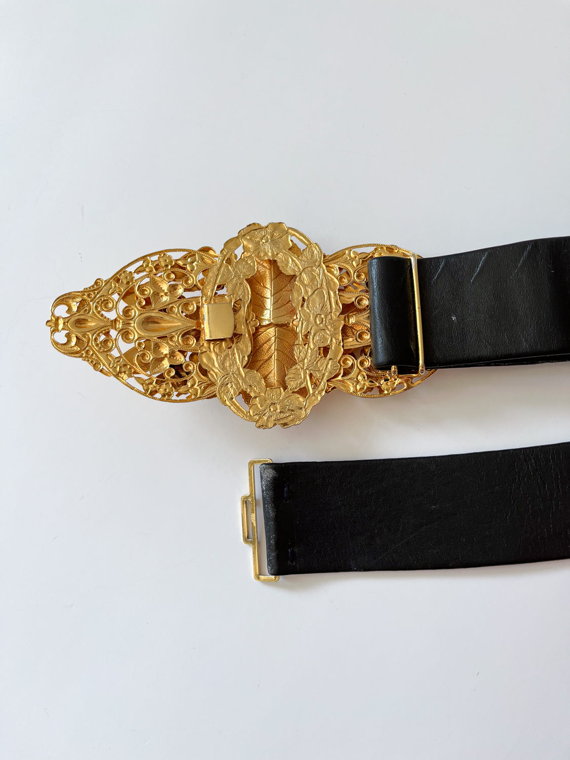1970s - 1980s Vintage All The Birds and Butterflies Leather Belt
