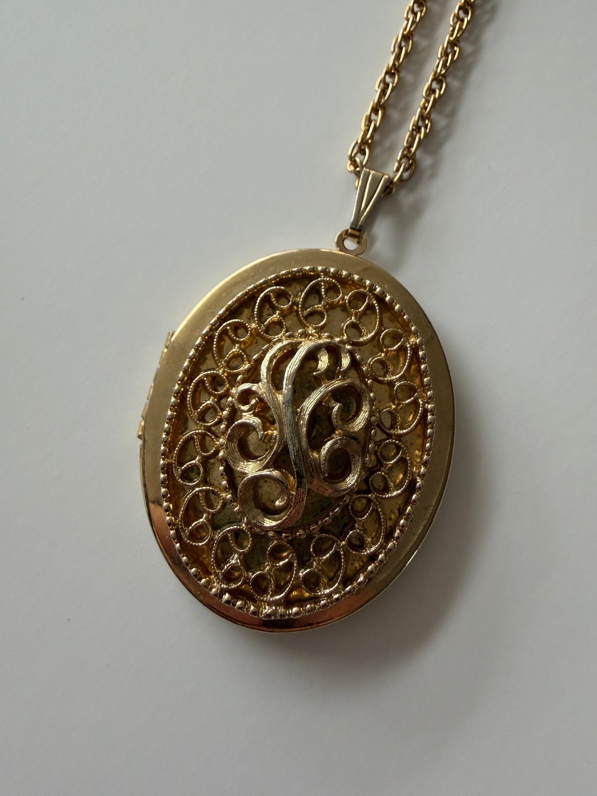 1970s Vintage Gold Toned Script Locket Pendant Necklace