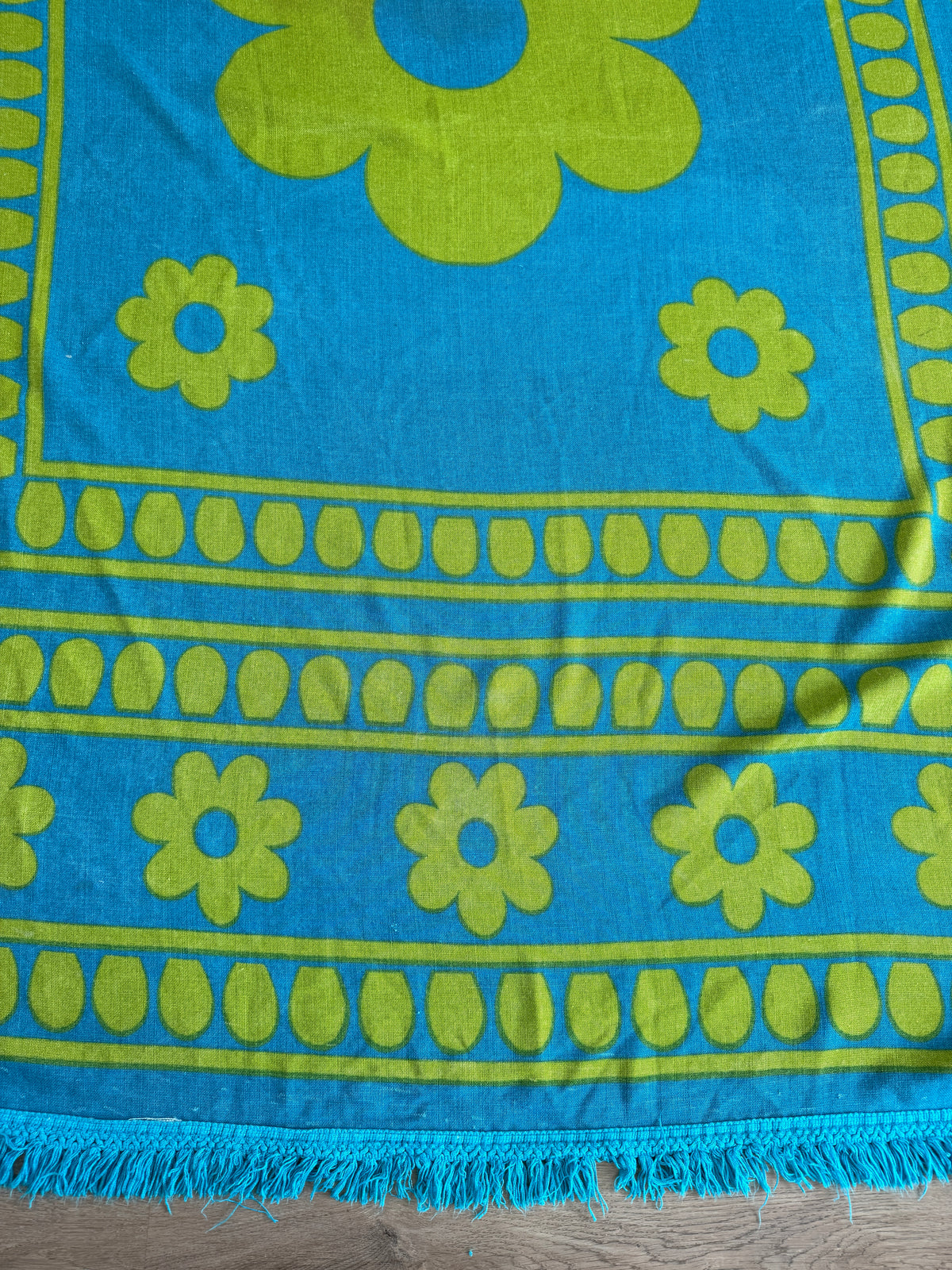 Late 1960s - early 1970s Vintage Sunflower by Cannon Bedspread Tapestry Blanket - Full Size