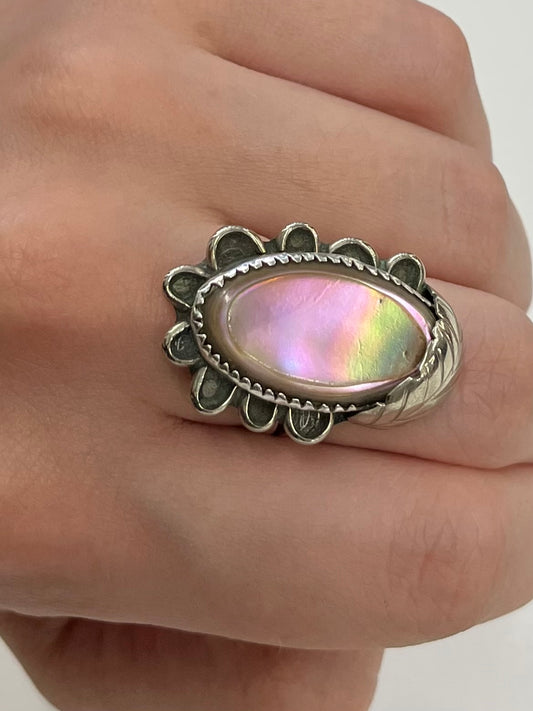 1970s Vintage Mother of Pearl Leaf Southwest Ring - Size 6.5