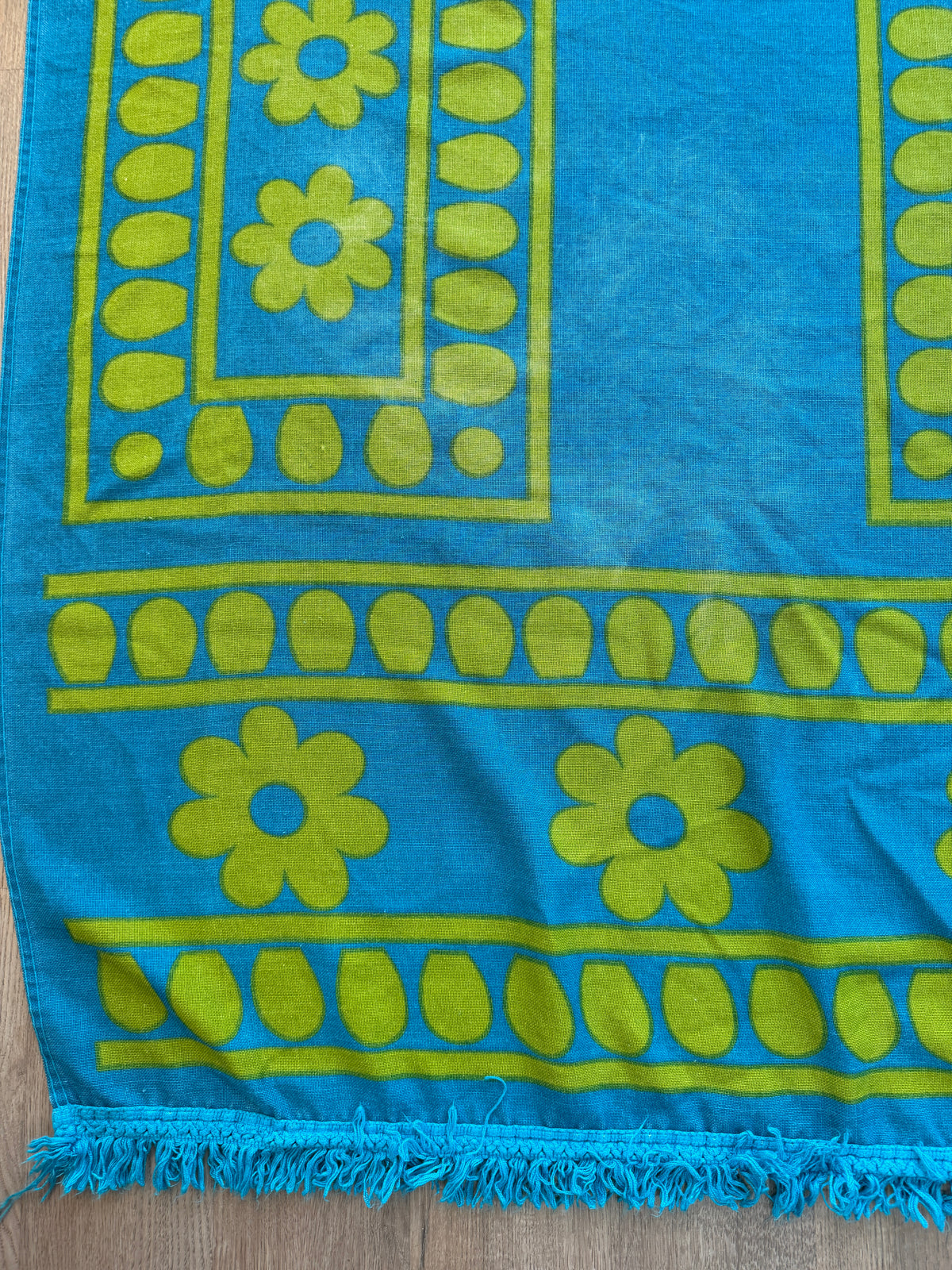 Late 1960s - early 1970s Vintage Sunflower by Cannon Bedspread Tapestry Blanket - Full Size