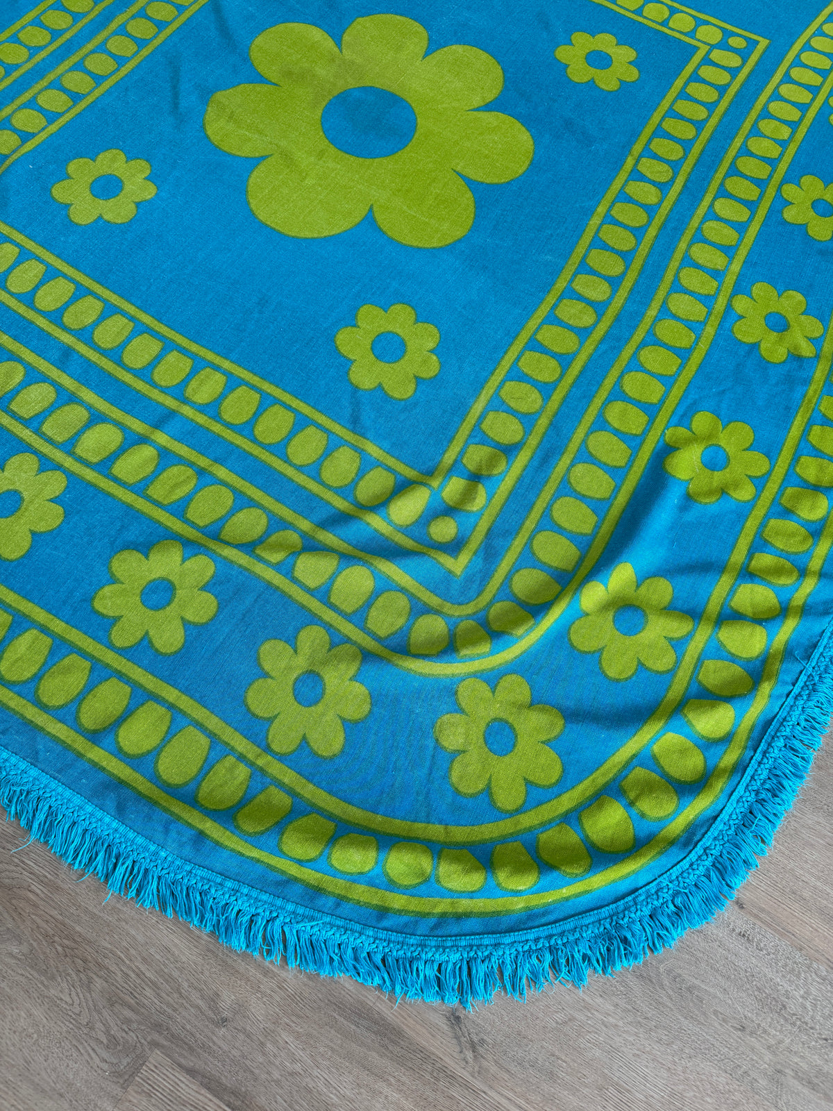 Late 1960s - early 1970s Vintage Sunflower by Cannon Bedspread Tapestry Blanket - Full Size