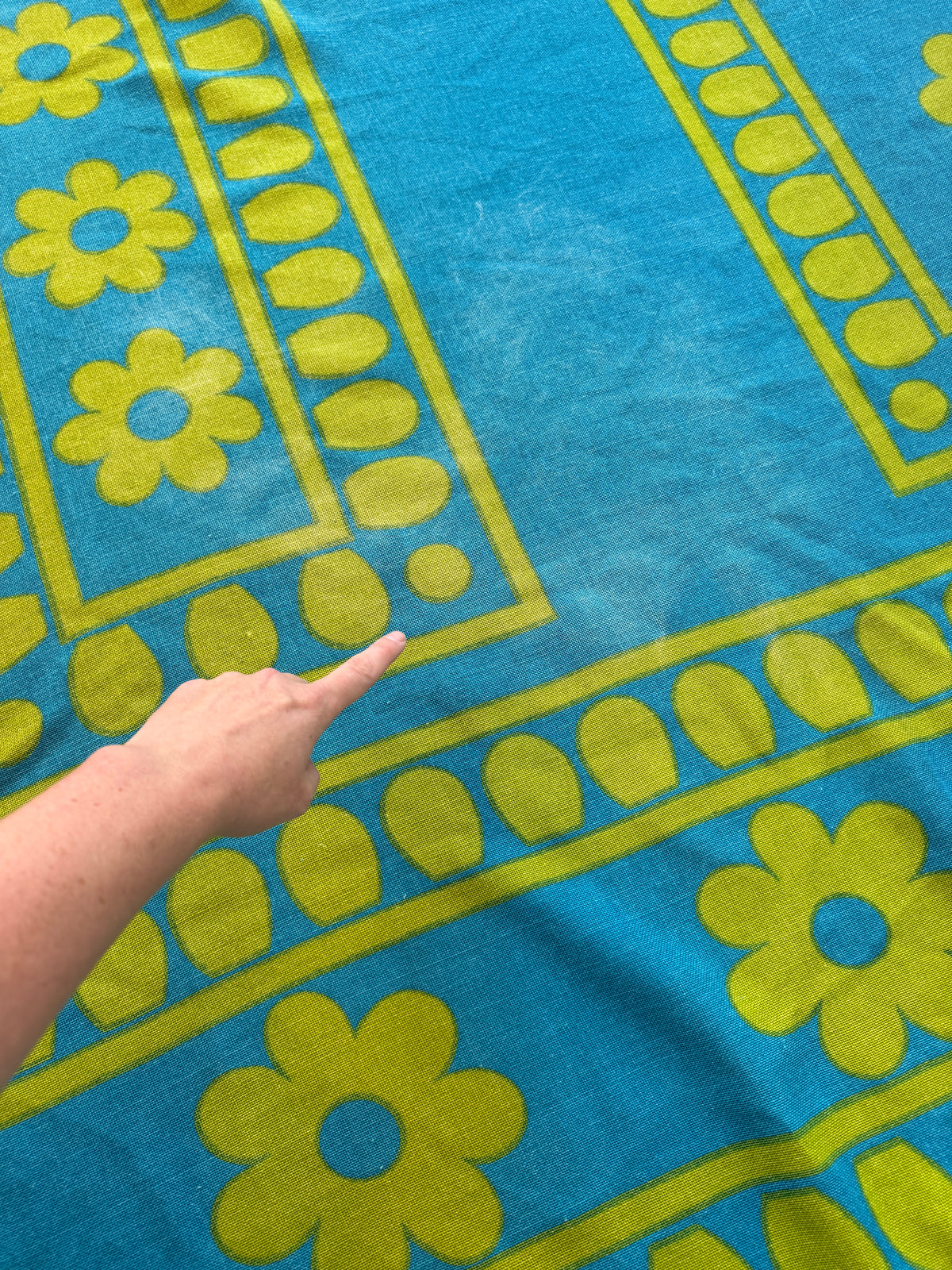 Late 1960s - early 1970s Vintage Sunflower by Cannon Bedspread Tapestry Blanket - Full Size