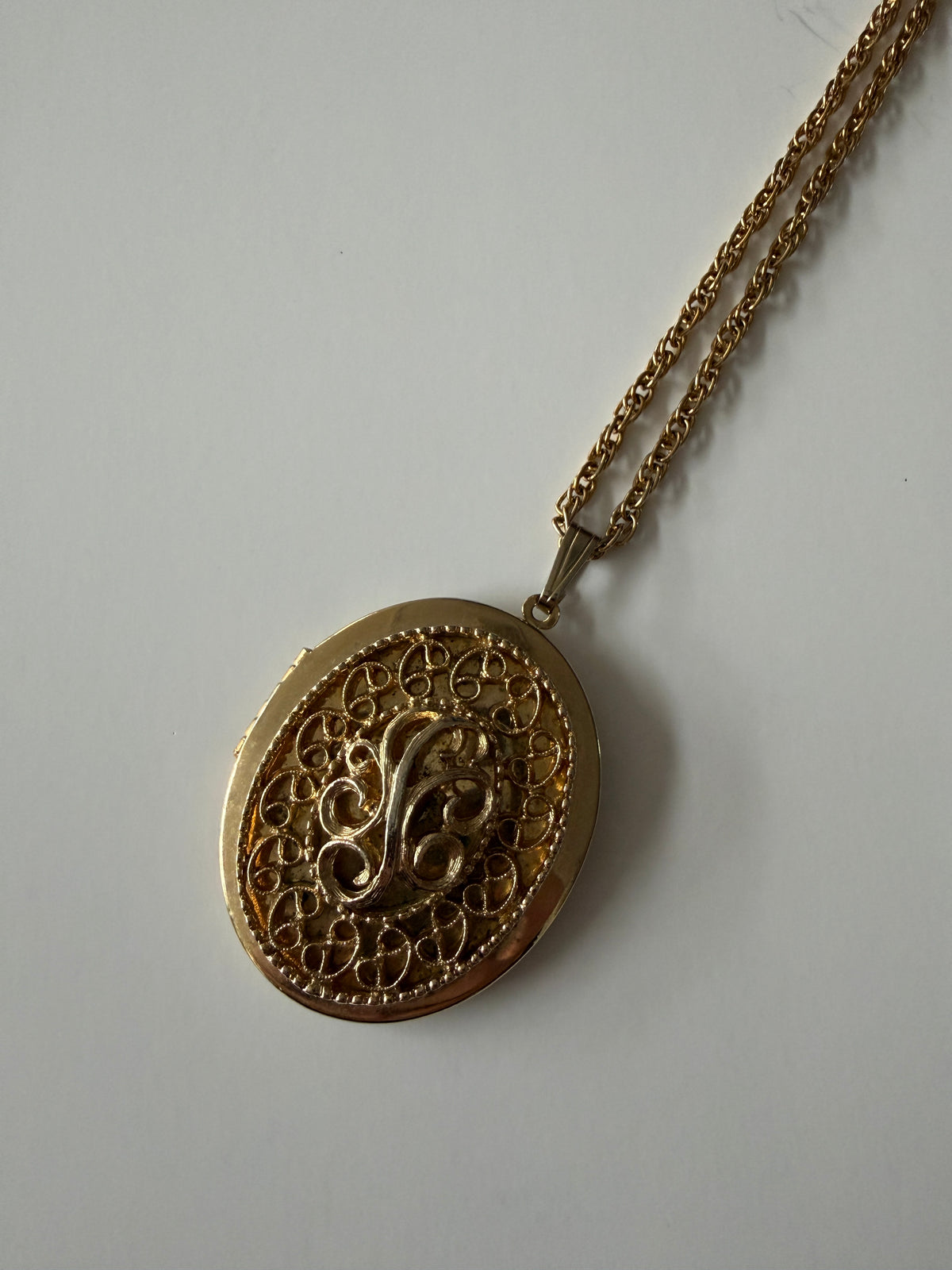 1970s Vintage Gold Toned Script Locket Pendant Necklace