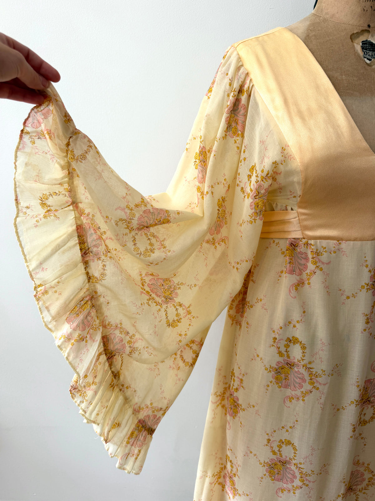1970s Vintage Gunne Sax by Jessica Angel Kimono Bell Sleeve Maxi Wedding Bridal Dress in Seashell Siren Print