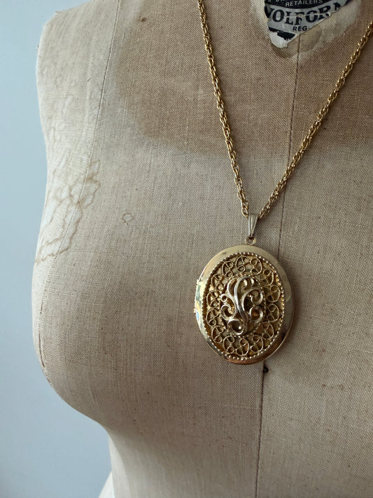 1970s Vintage Gold Toned Script Locket Pendant Necklace