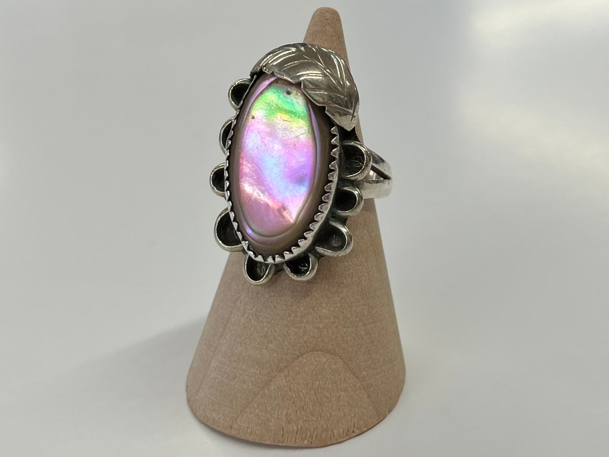 1970s Vintage Mother of Pearl Leaf Southwest Ring - Size 6.5