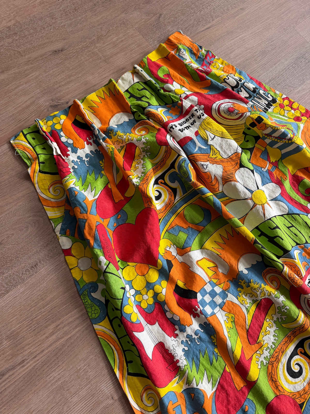 1960s - 1970s Vintage Pair of Iconic Groovy Flower Power Hippie Cotton Curtains