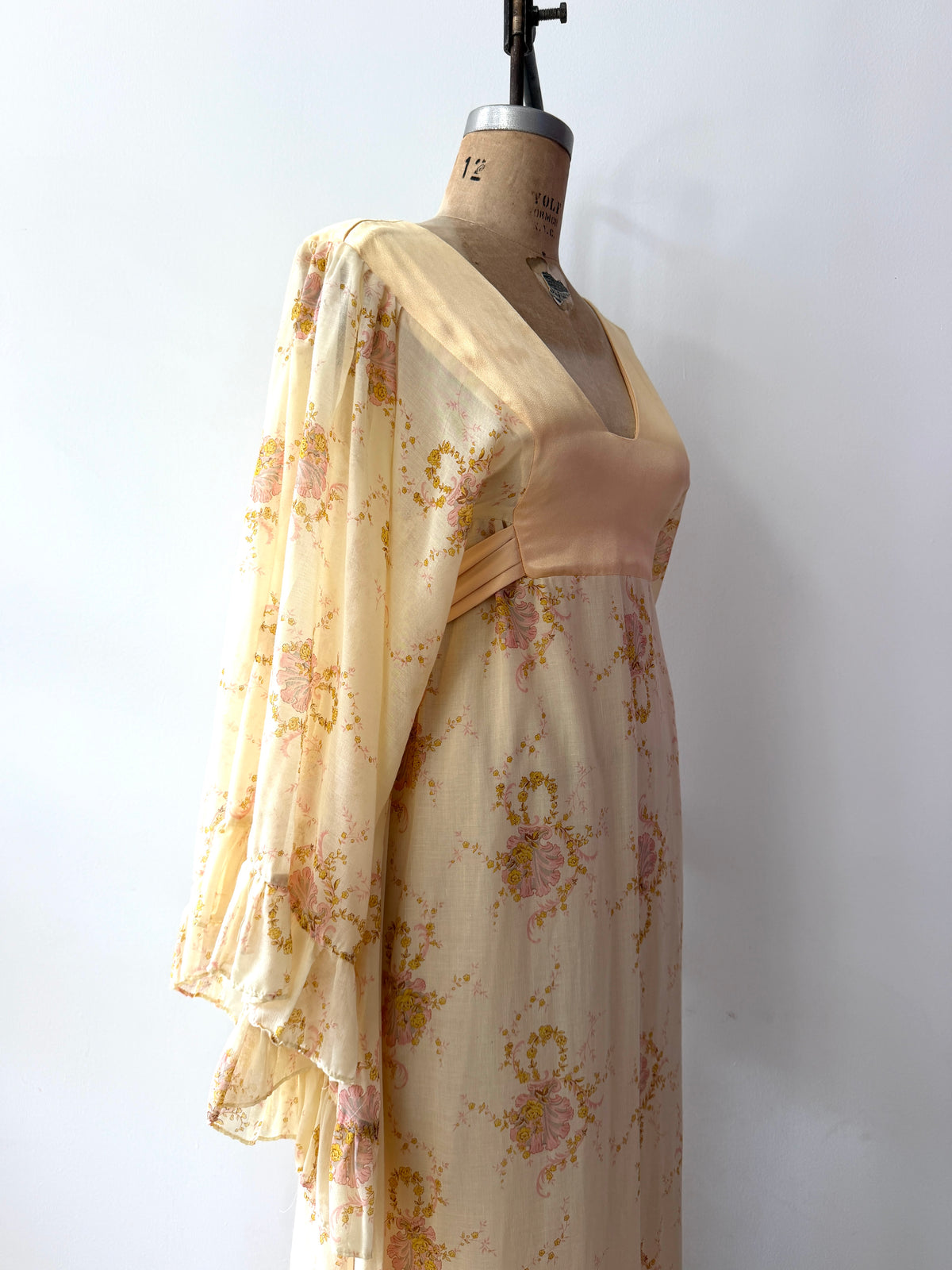 1970s Vintage Gunne Sax by Jessica Angel Kimono Bell Sleeve Maxi Wedding Bridal Dress in Seashell Siren Print