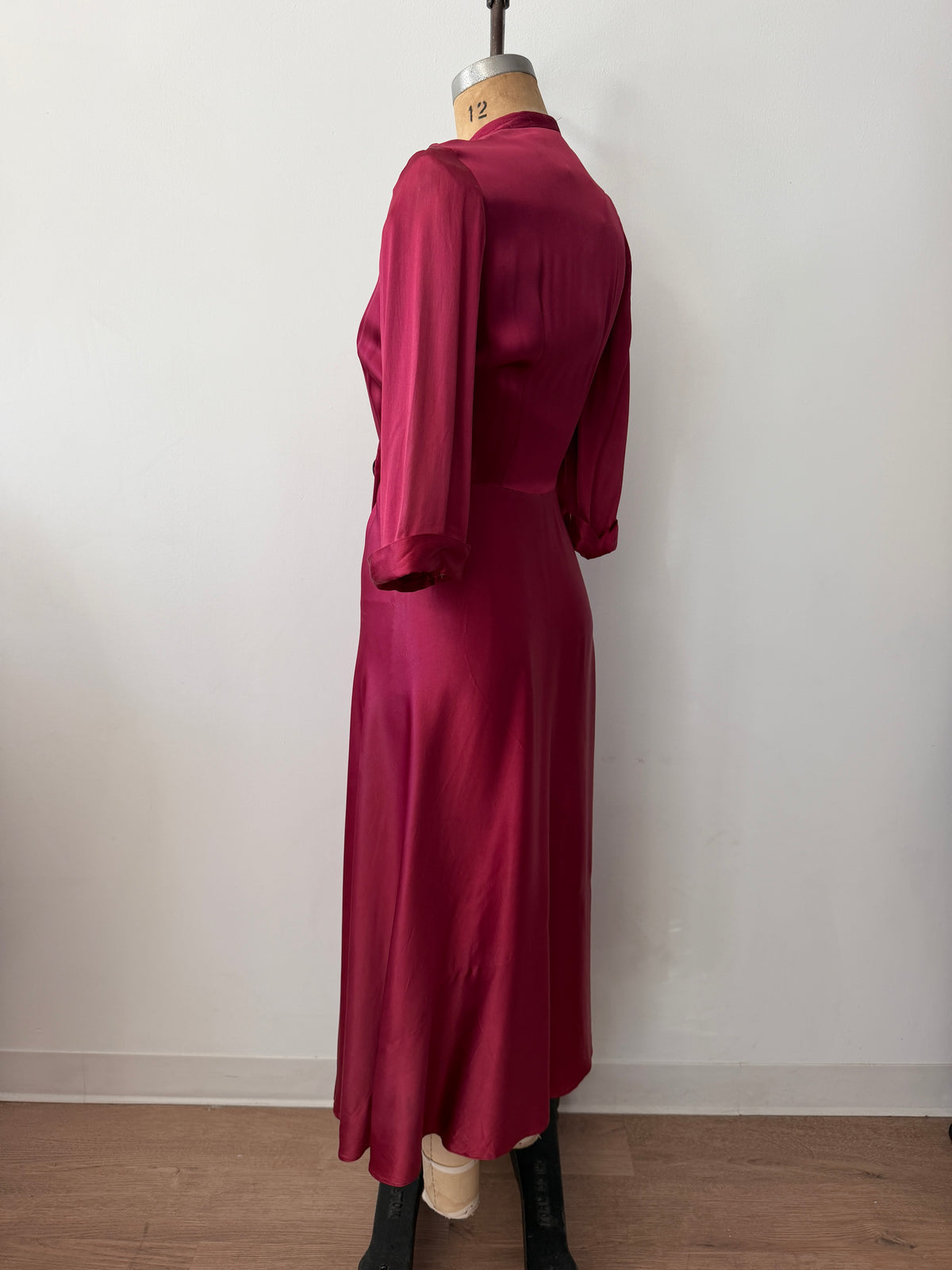 1940s Vintage Satin Plum Robe with Shell Buttons Old Hollywood Style