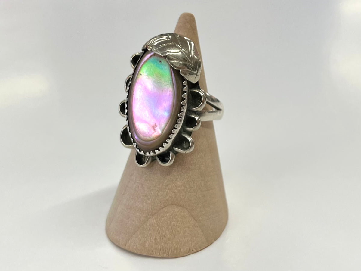 1970s Vintage Mother of Pearl Leaf Southwest Ring - Size 6.5