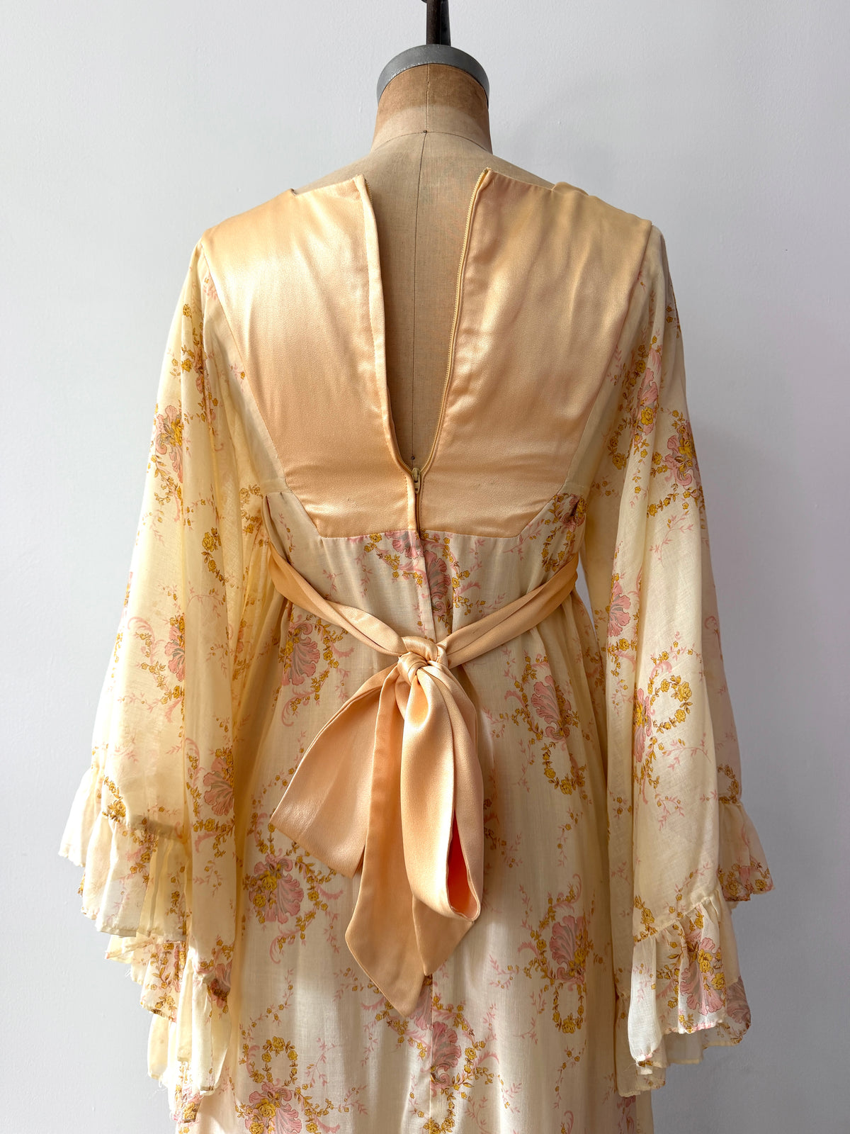 1970s Vintage Gunne Sax by Jessica Angel Kimono Bell Sleeve Maxi Wedding Bridal Dress in Seashell Siren Print