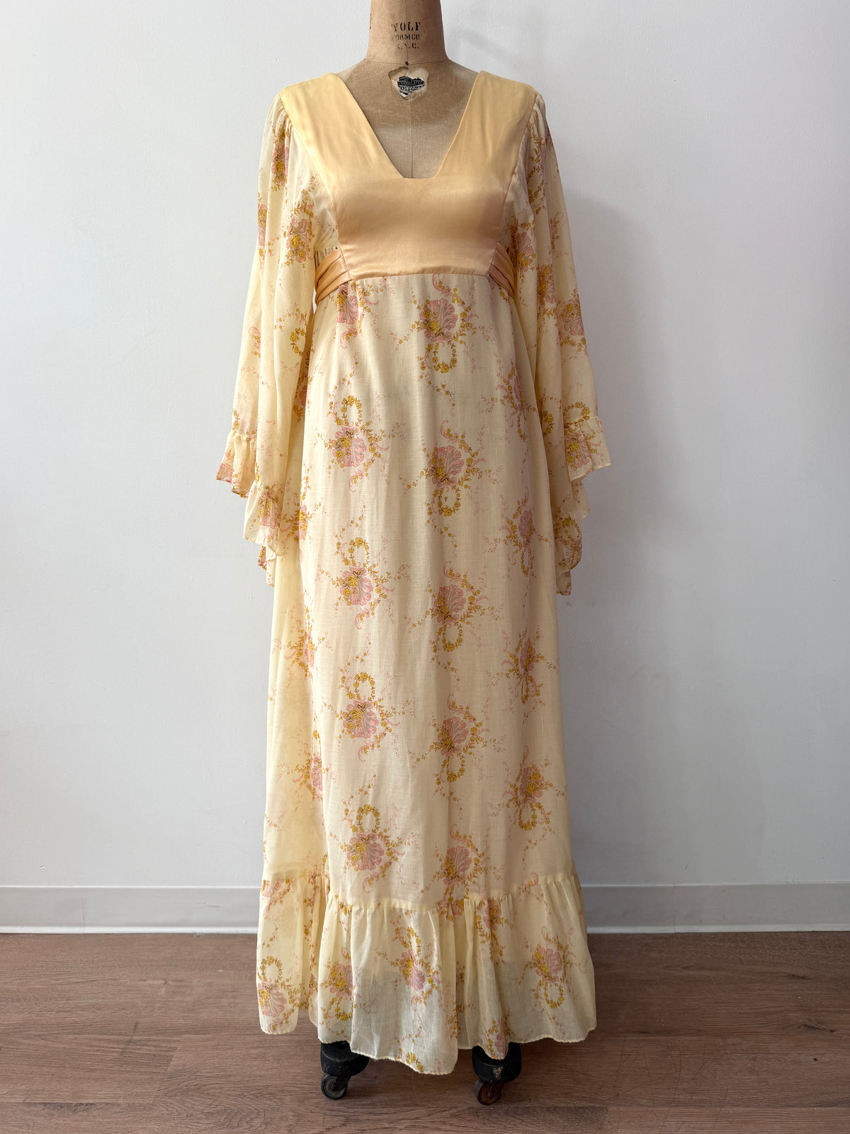 1970s Vintage Gunne Sax by Jessica Angel Kimono Bell Sleeve Maxi Wedding Bridal Dress in Seashell Siren Print