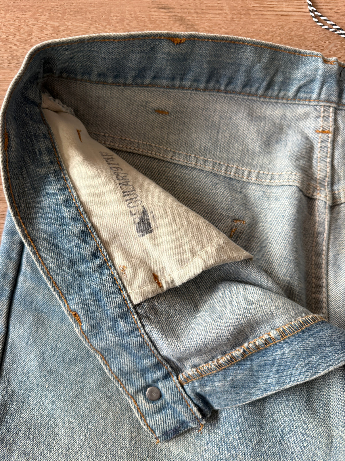 1970s Vintage Orange Tab Light Wash Levi's Jeans - 34" x 34"