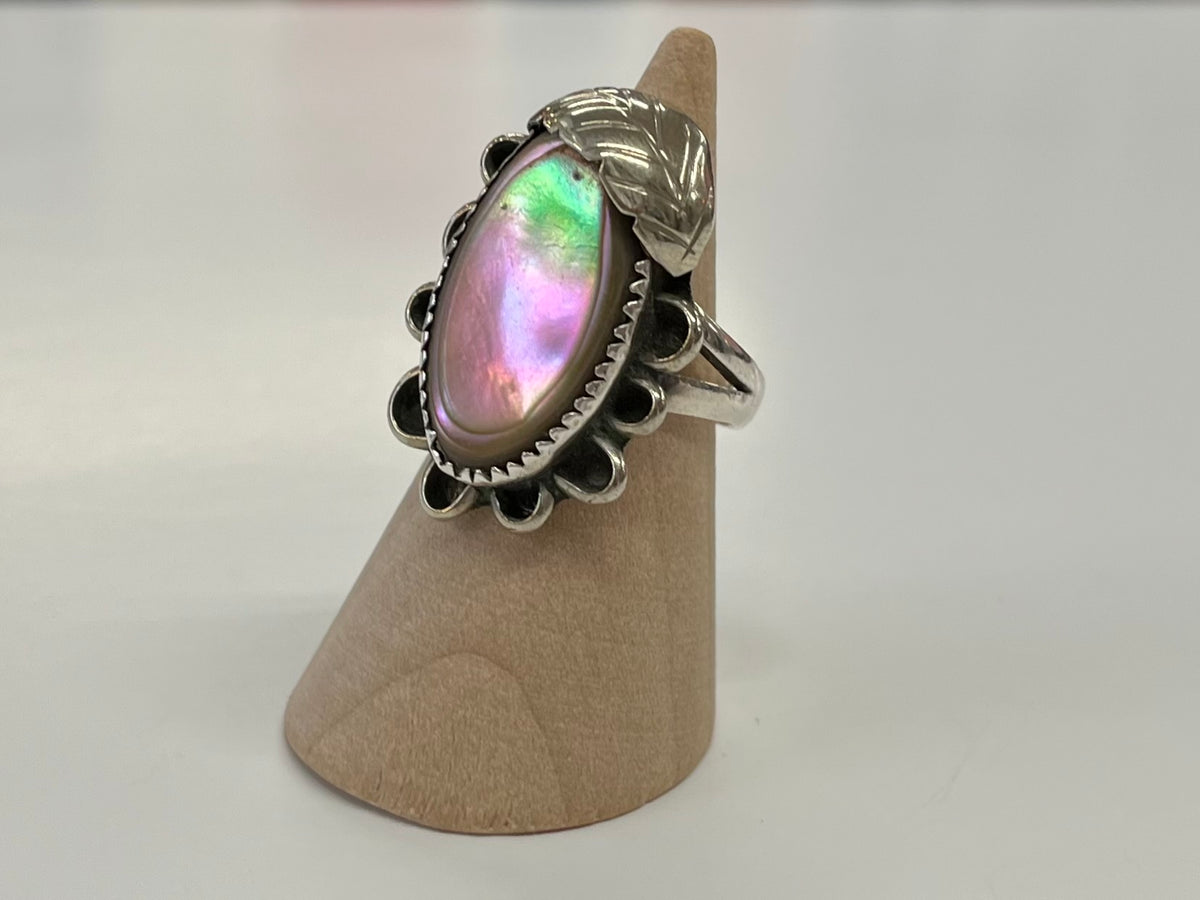 1970s Vintage Mother of Pearl Leaf Southwest Ring - Size 6.5