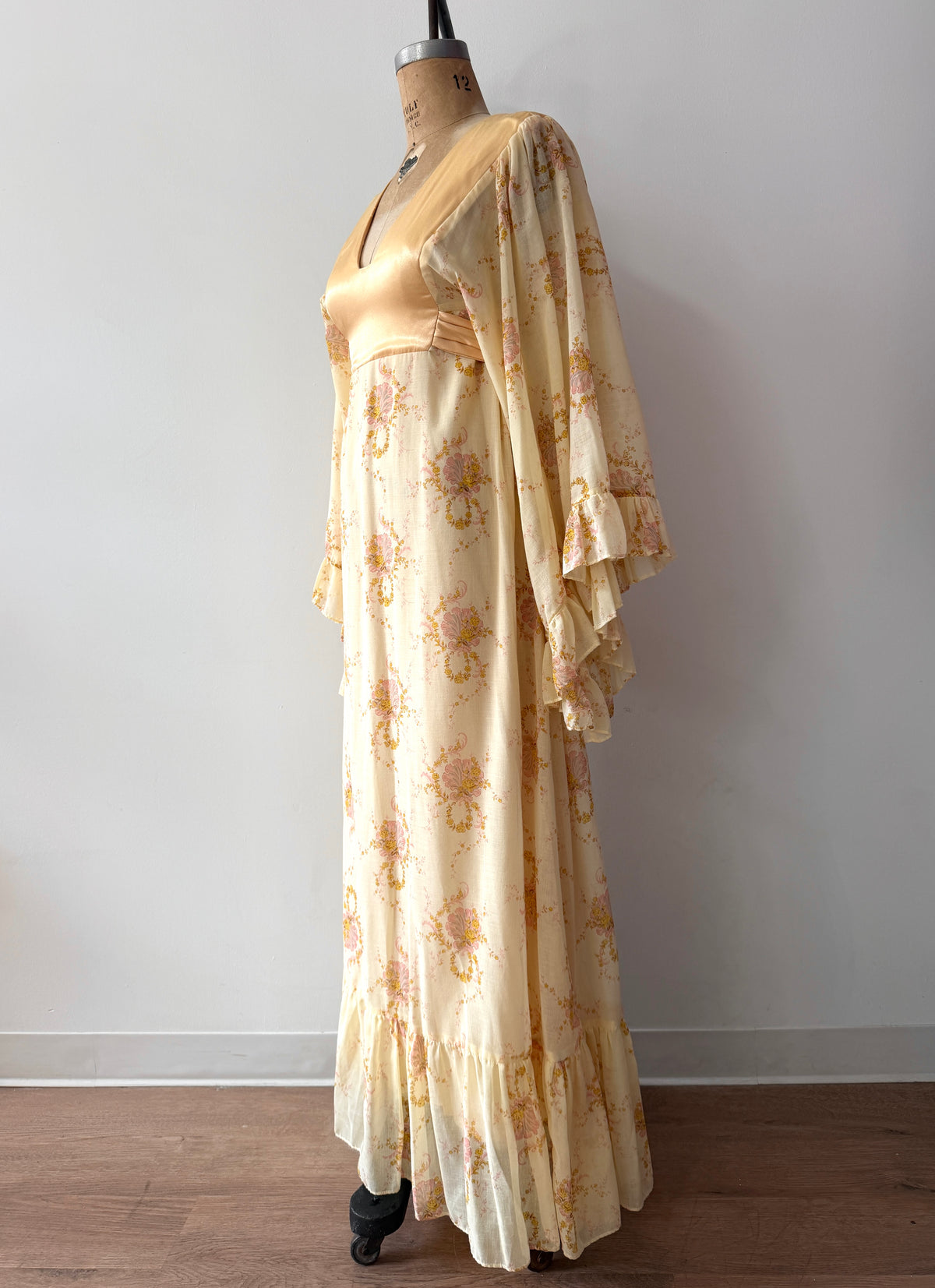 1970s Vintage Gunne Sax by Jessica Angel Kimono Bell Sleeve Maxi Wedding Bridal Dress in Seashell Siren Print